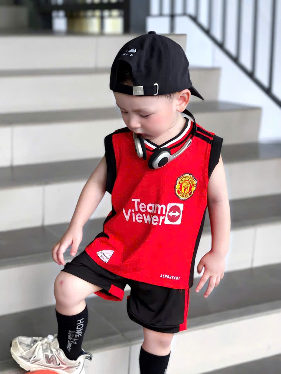 Sb58 Set 2 bộ Manchester tone đỏ sát nách đá bóng cho bé trai