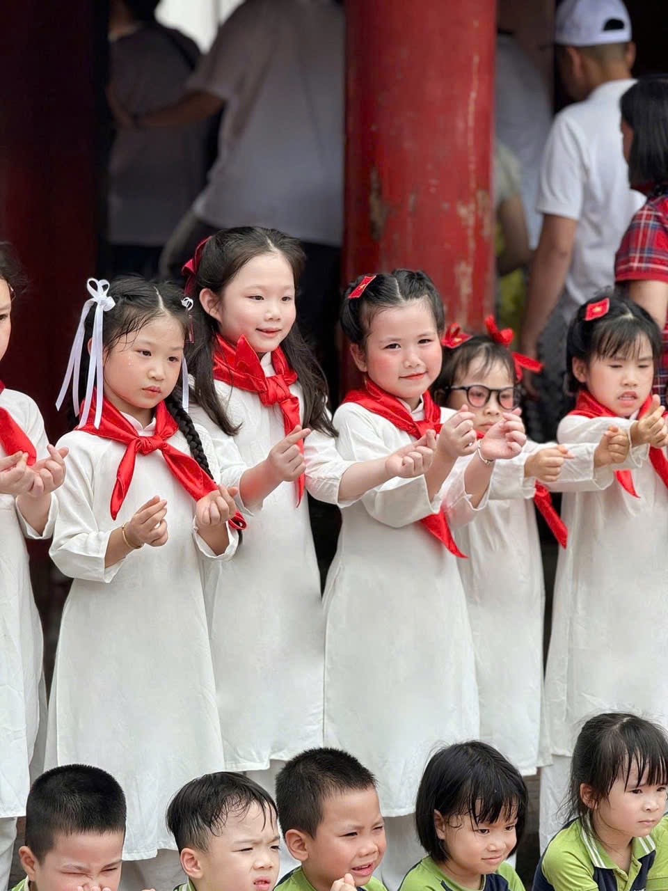 AD01 Áo dài việt nam bé gái