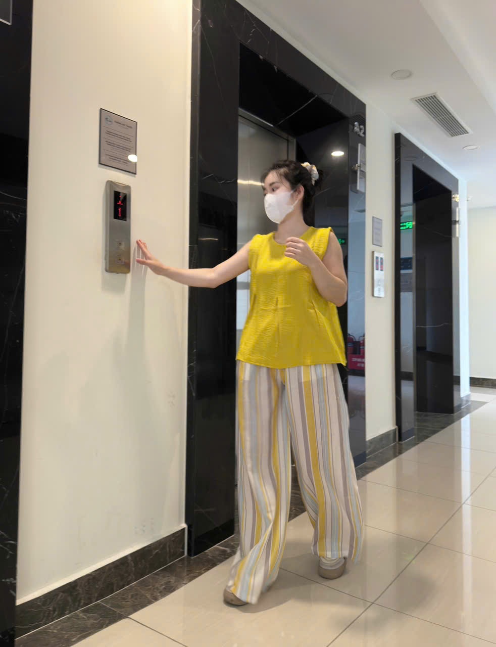 Sb923 Set 3 chi tiết áo vàng kèm chun tóc cho mẹ
