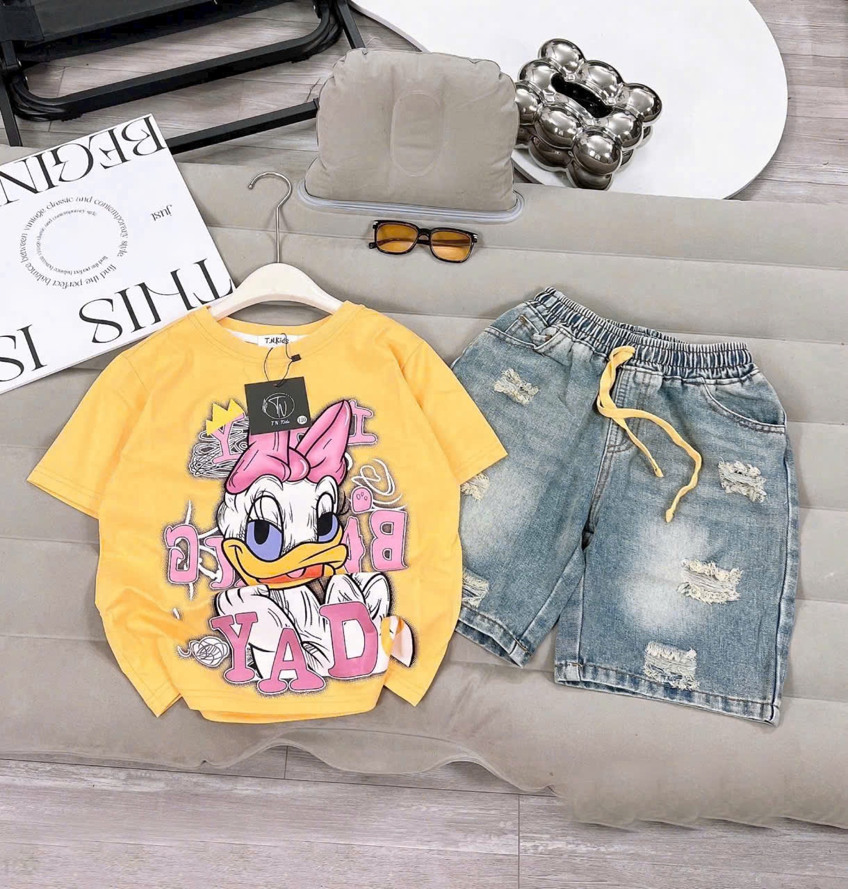 Saq10 Set áo phông vịt Donal quần ngố Jean ống rộng