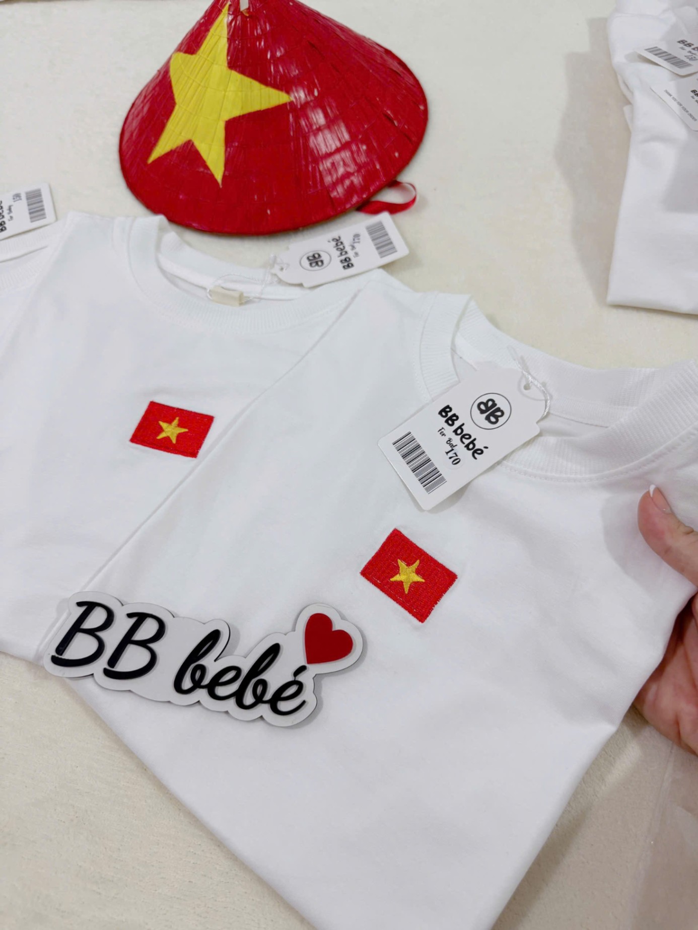 Apb13 Áo phông trắng cờ đỏ sao vàng chất cotton bốn chiều