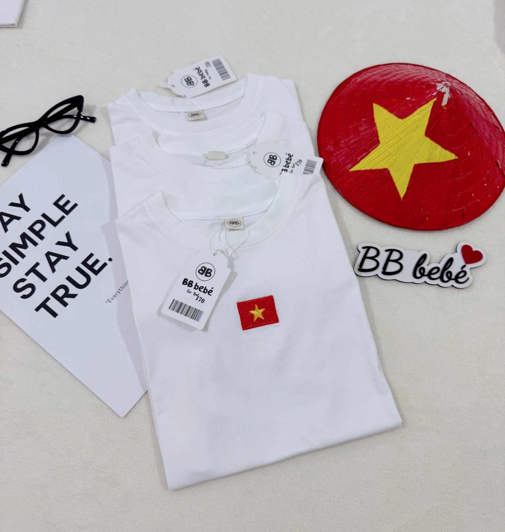 Apb13 Áo phông trắng cờ đỏ sao vàng chất cotton bốn chiều