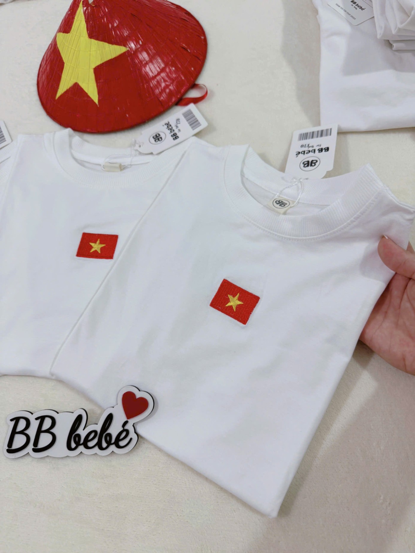 Apb13 Áo phông trắng cờ đỏ sao vàng chất cotton bốn chiều