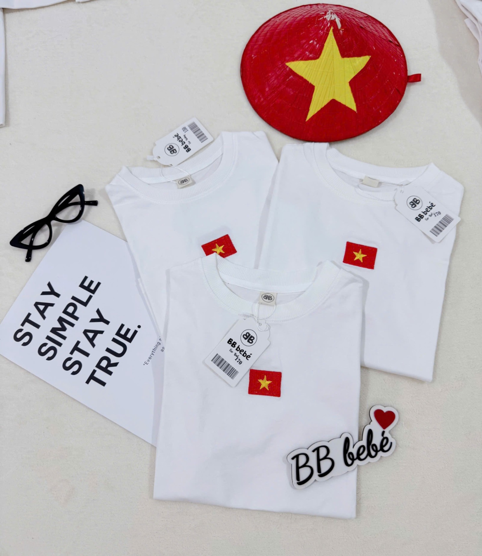 Apb13 Áo phông trắng cờ đỏ sao vàng chất cotton bốn chiều