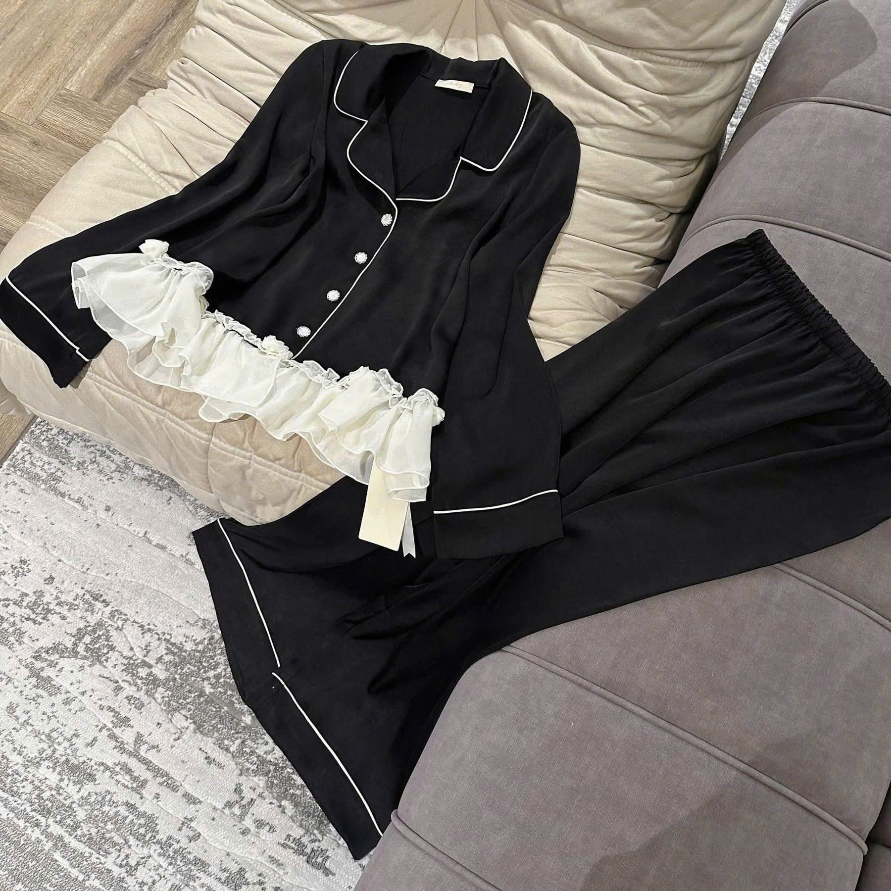 M95# SET LỤA ĐEN VIỀN TRẮNG BÈO CHO NỮ