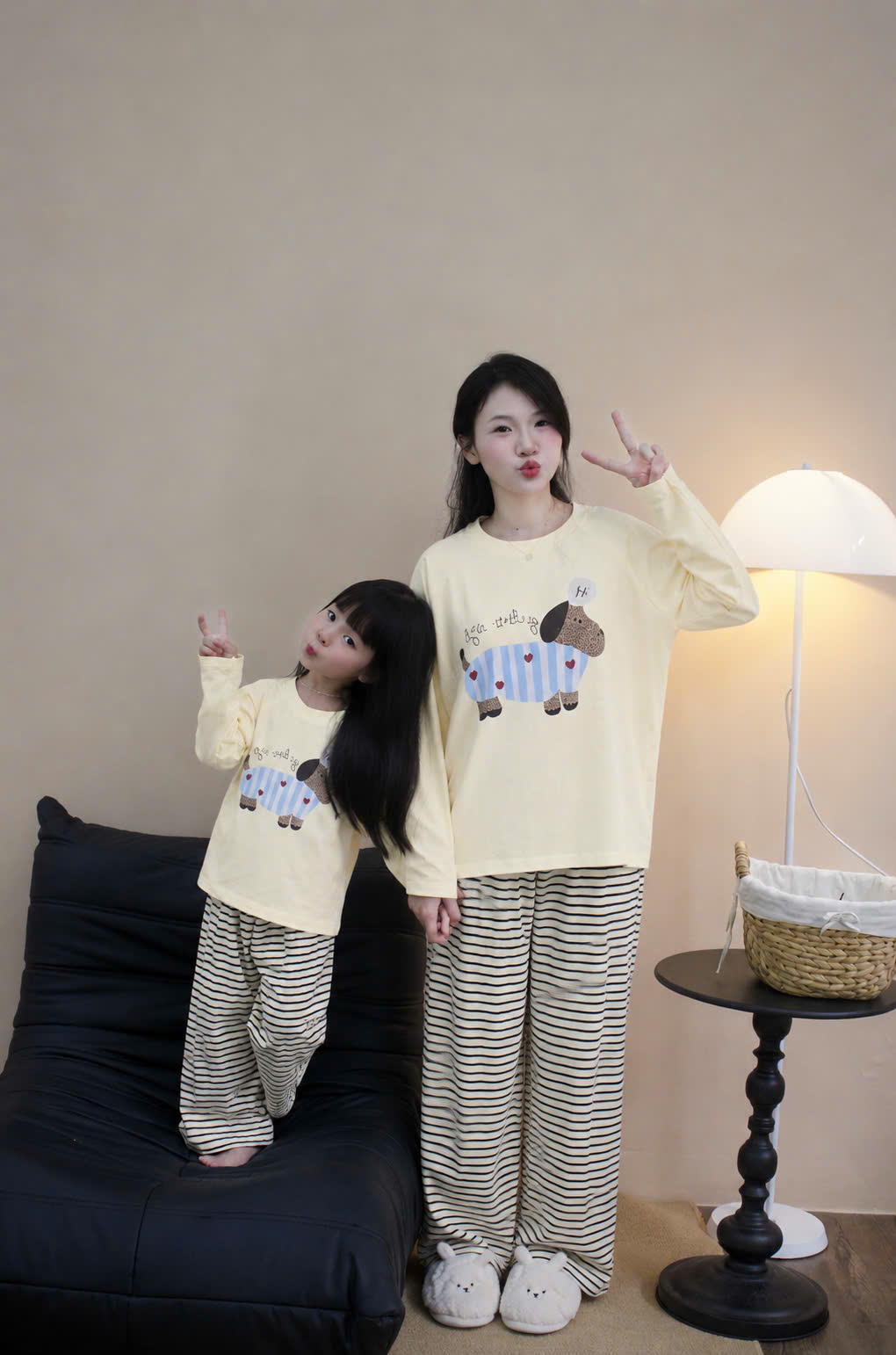 CV-HT79# SET BỘ ÁO THUN HÌNH CÚN QUẦN KẺ CHO MẸ VÀ BÉ