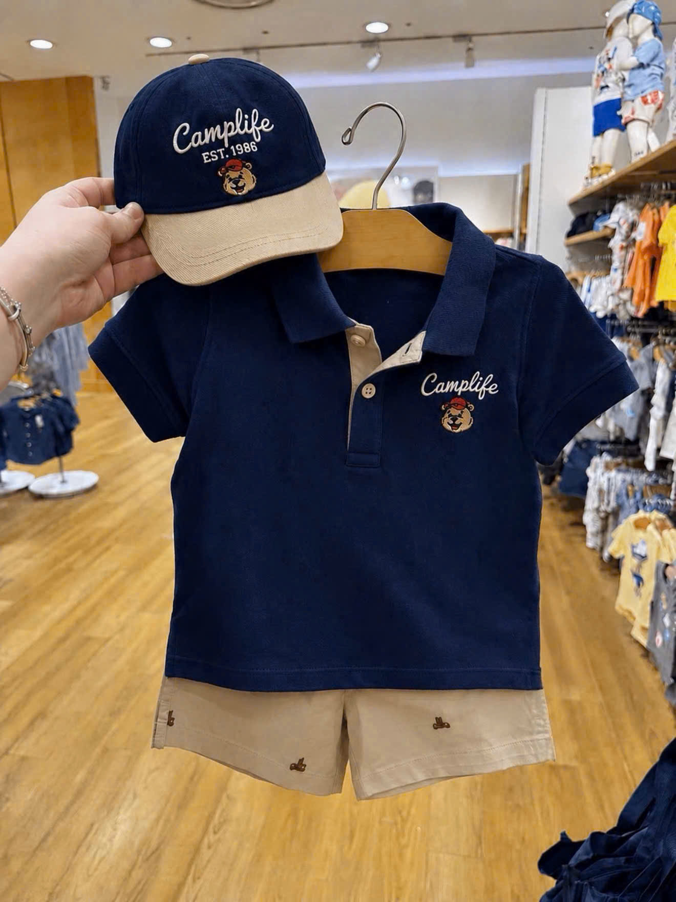 CV-K034# SET POLO THAN CAMPLIFE QUẦN BE THÊU GẤU KÈM MŨ CHO BÉ TRAI