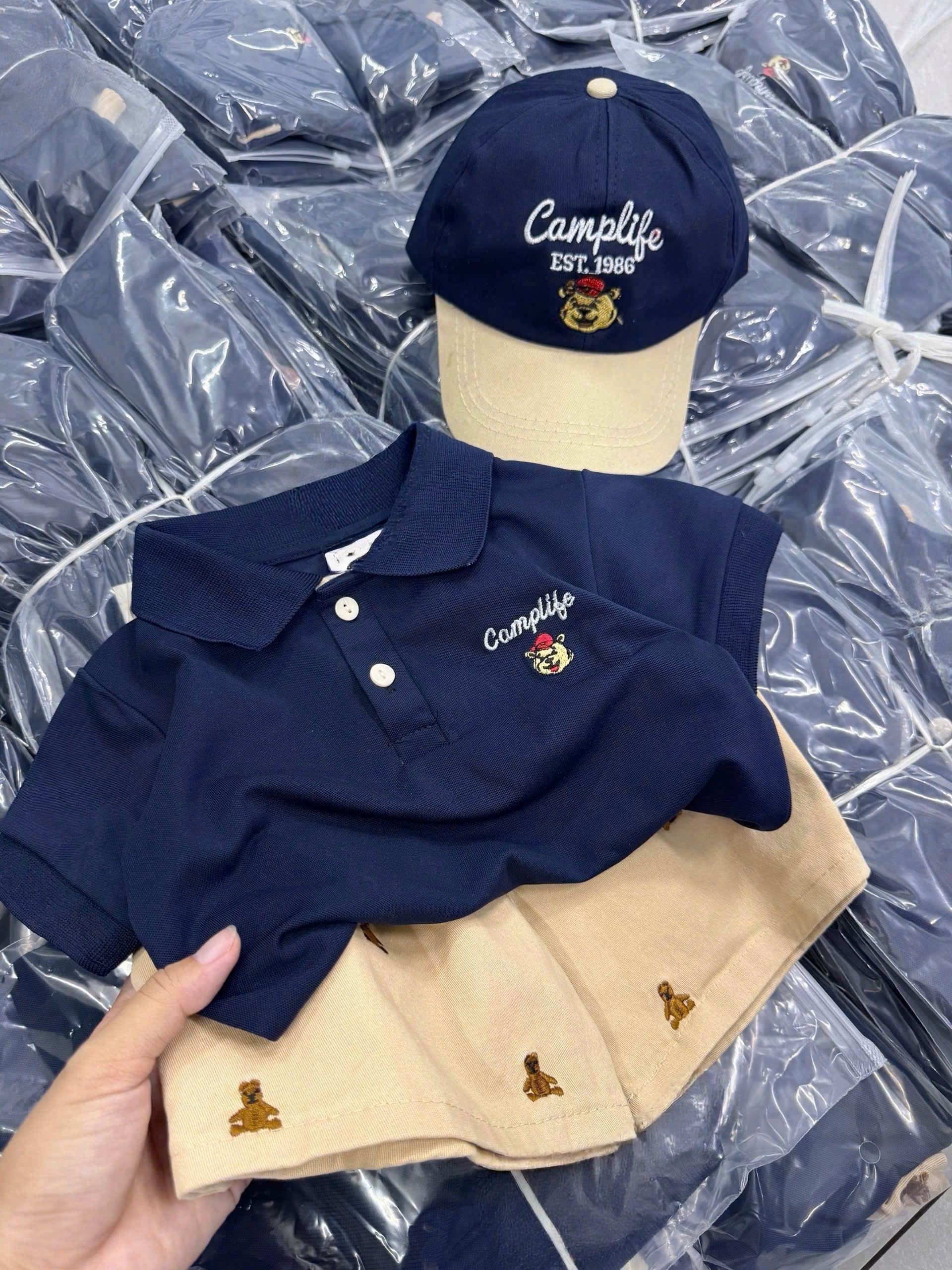 CV-K034# SET POLO THAN CAMPLIFE QUẦN BE THÊU GẤU KÈM MŨ CHO BÉ TRAI