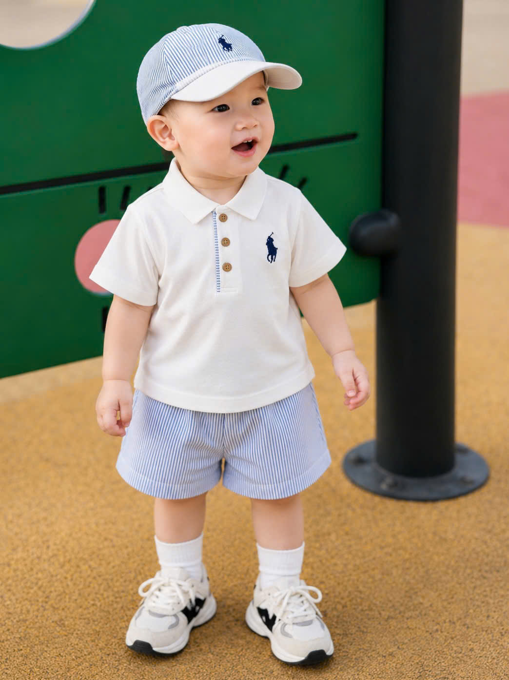 CV-K036 SET POLO THÊU NGỰA QUẦN KẺ XANH KÈM MŨ CHO BÉ TRAI
