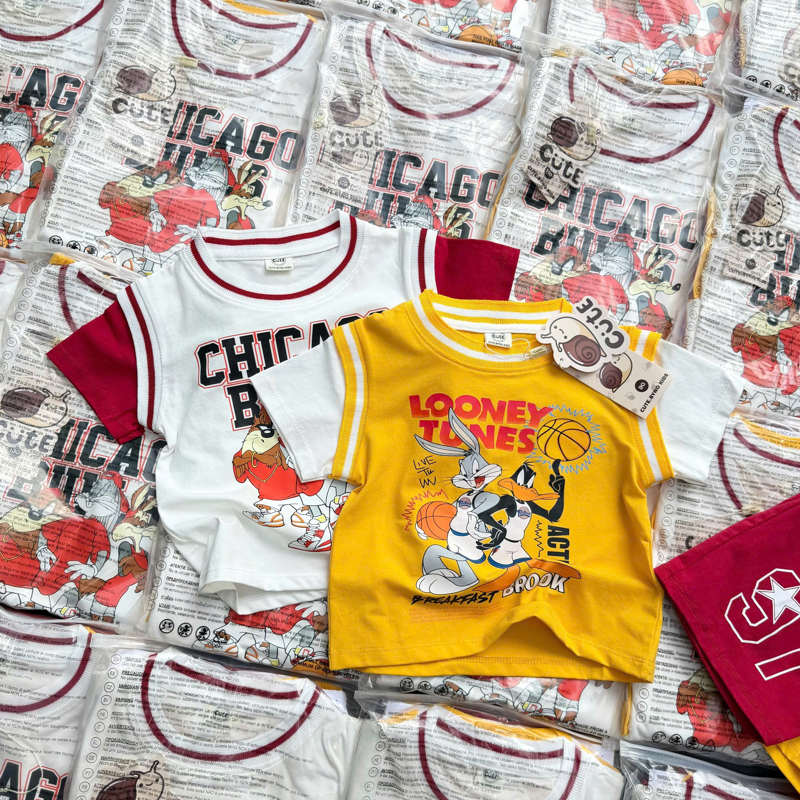 CV-K040# SET 2B THỂ THAO LOONEY CHICAGO ĐỎ VÀNG PHỐI TAY TRẮNG CHO BÉ YÊU