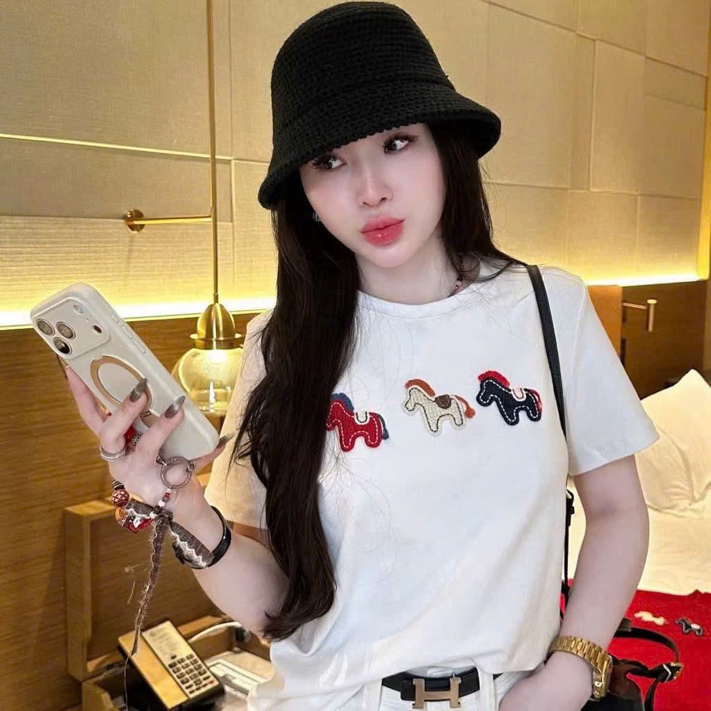 Z400 # ÁO PHÔNG HÌNH NGỰA CHO NỮ
