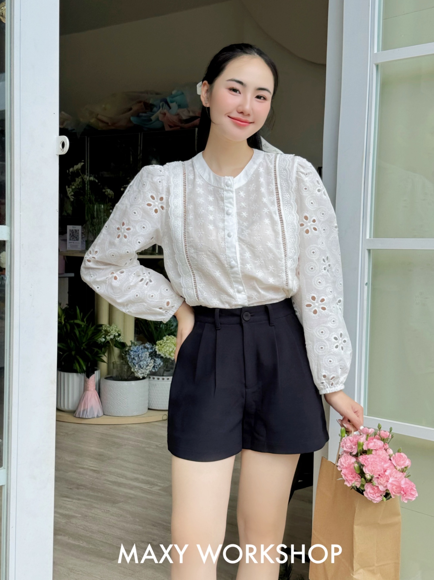 LACE EMBROIEDERD TOP