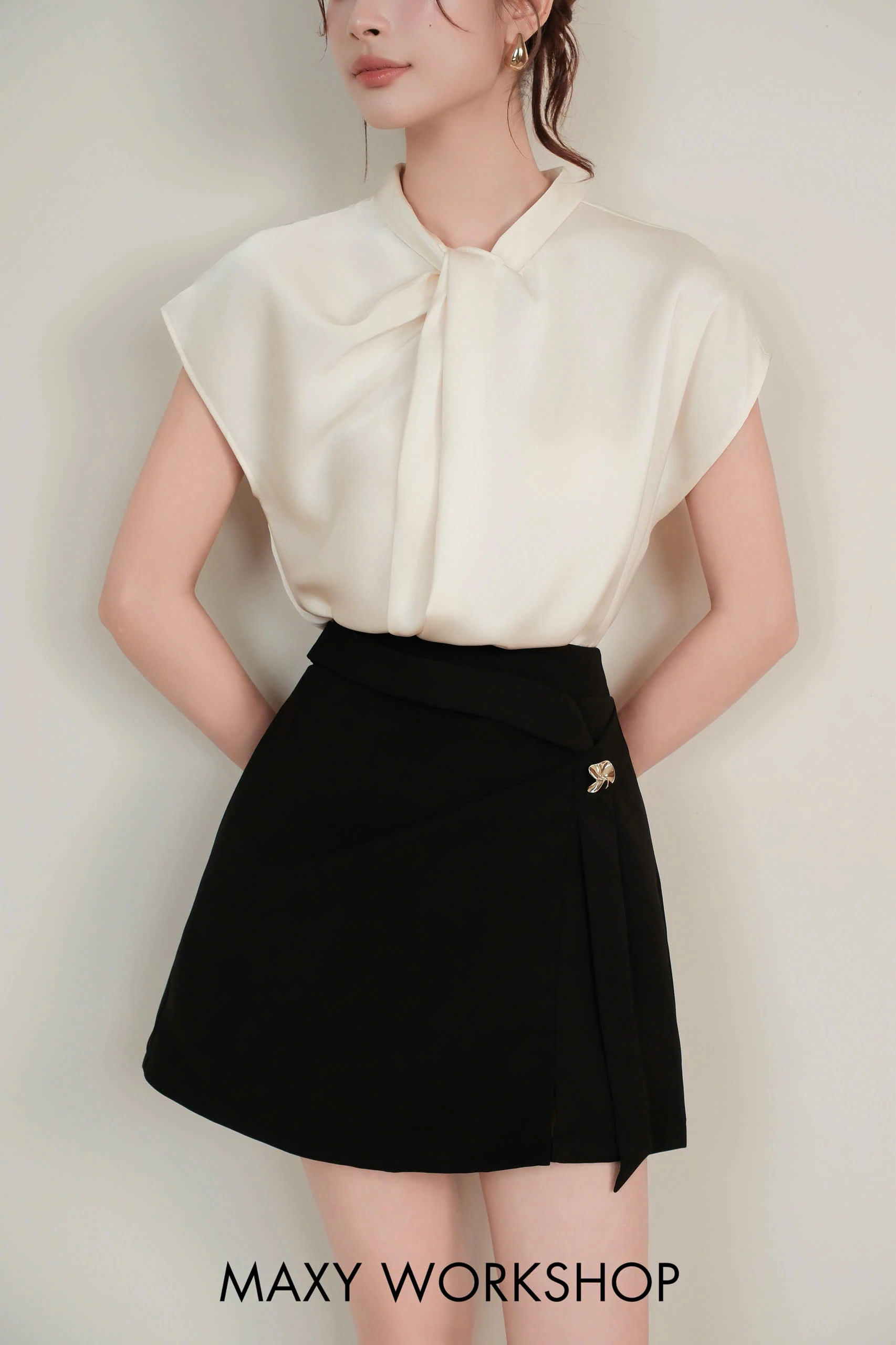 Chân váy ngắn FRONT BUTTON SKIRT