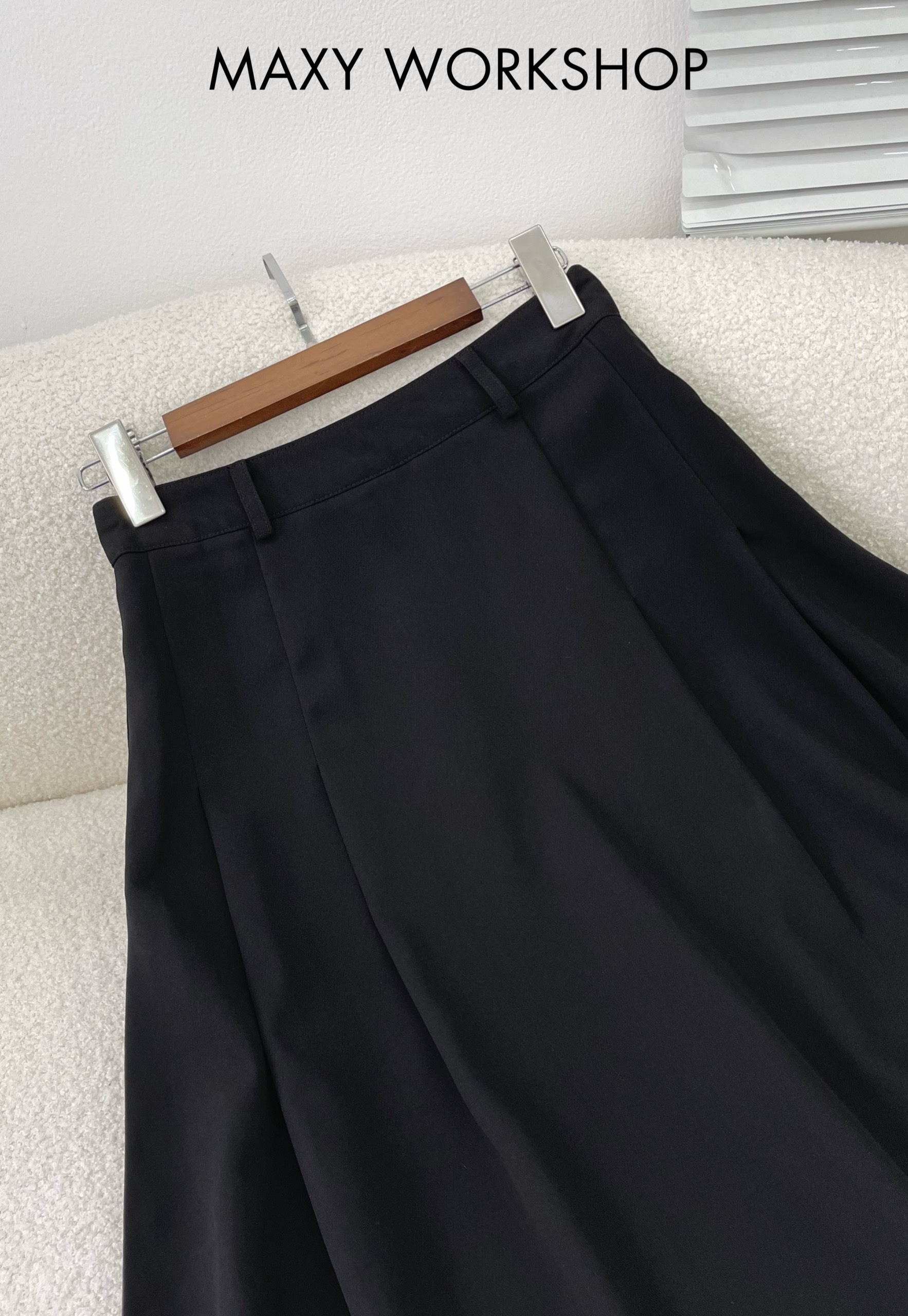 Chân váy dài LONG PLEATED SKIRT