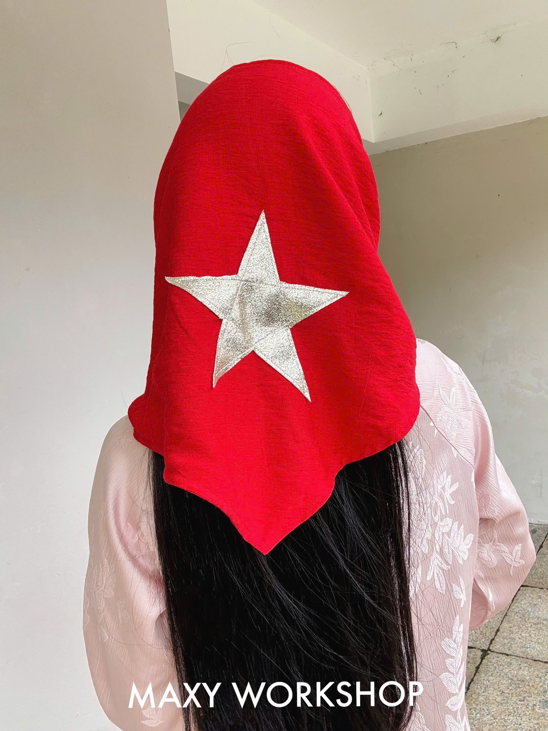 Khăn đỏ sao vàng