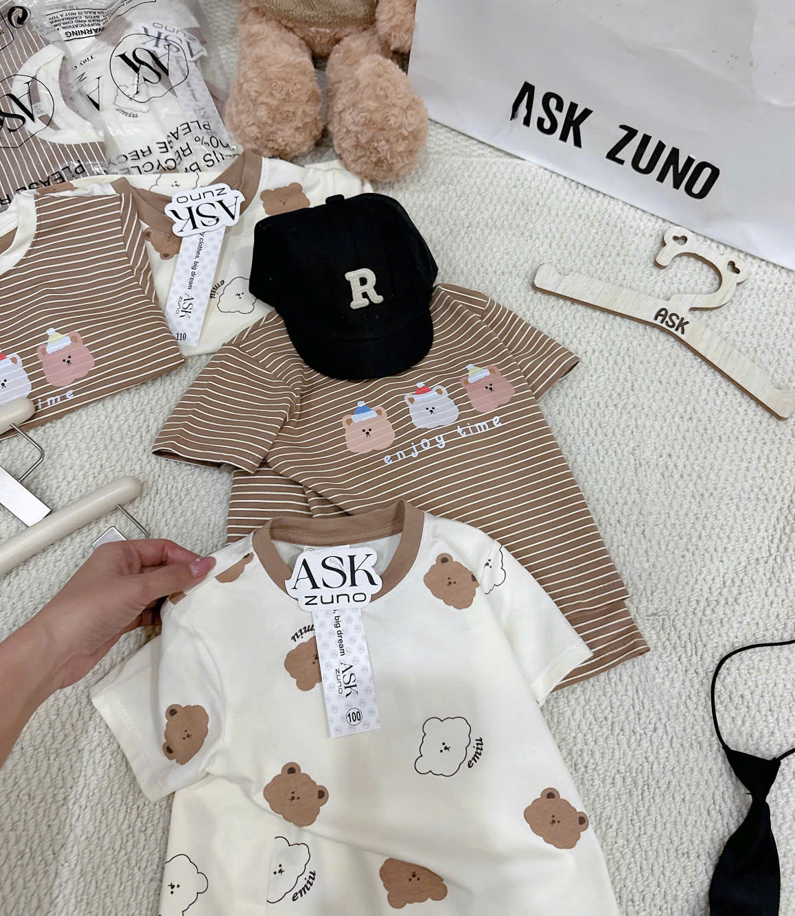 XẢ A122 - SET 2 BỘ GẤU ENJOY TIME TRẮNG KẺ TONE NÂU