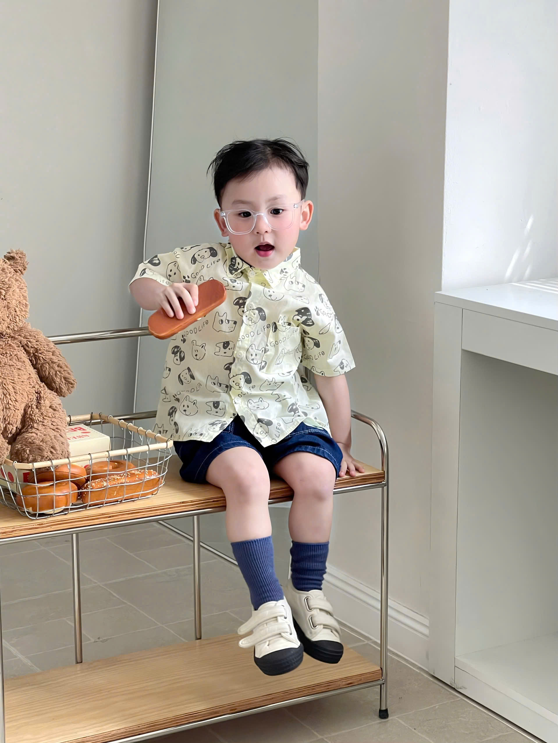 A213 - SET ÁO SƠ MI TRẮNG CHÓ TAI DÀI QUẦN BÒ