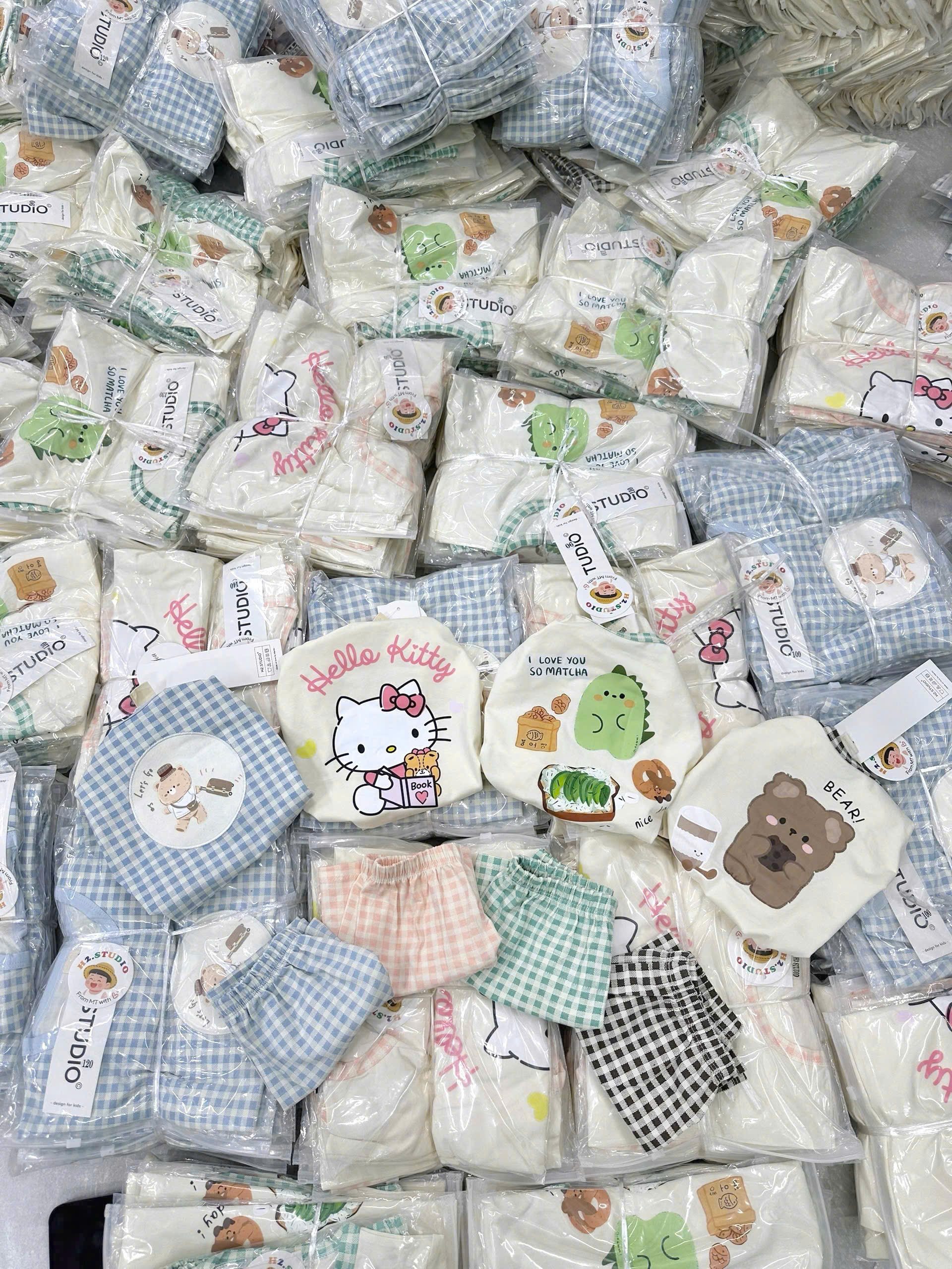 XẢ A230 - SET BỘ ĐỒ NGỦ KITTY GẤU KHỦNG LONG