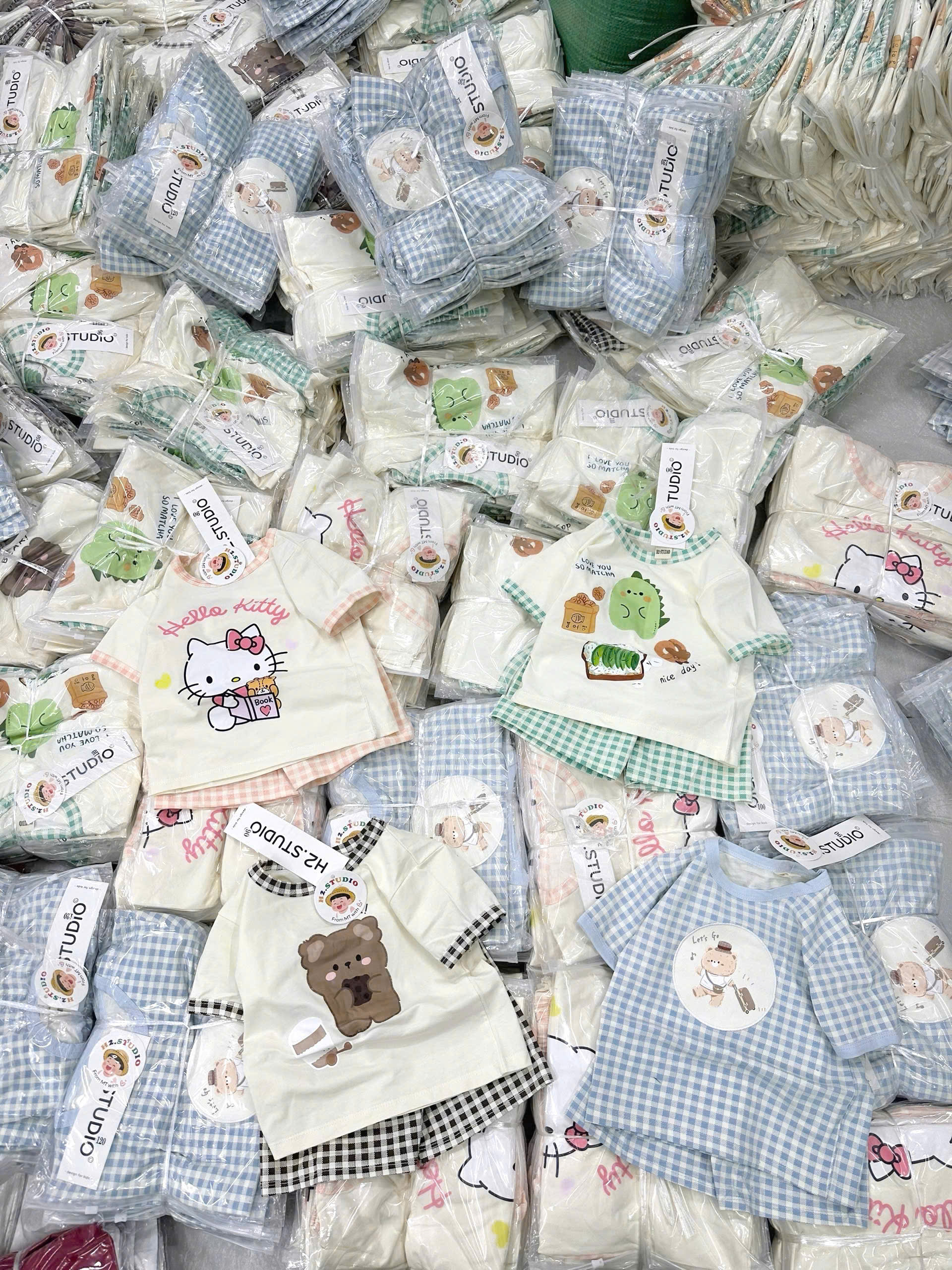 XẢ A230 - SET BỘ ĐỒ NGỦ KITTY GẤU KHỦNG LONG