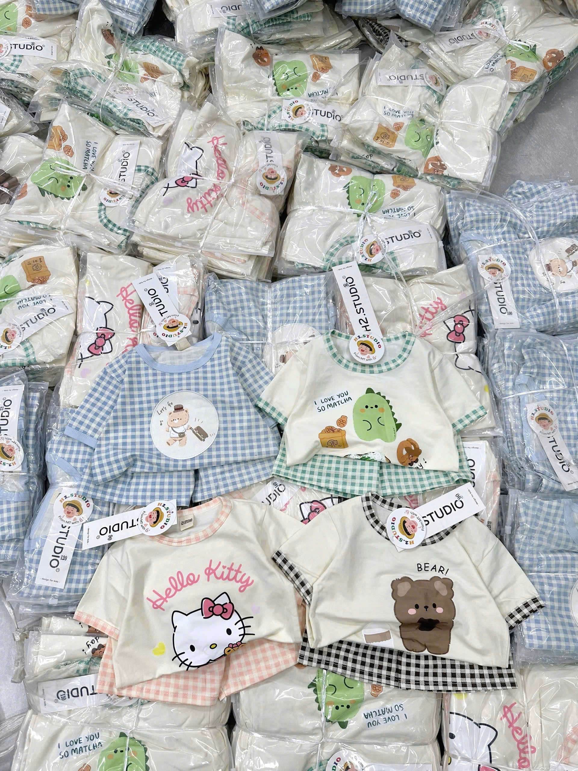 XẢ A230 - SET BỘ ĐỒ NGỦ KITTY GẤU KHỦNG LONG