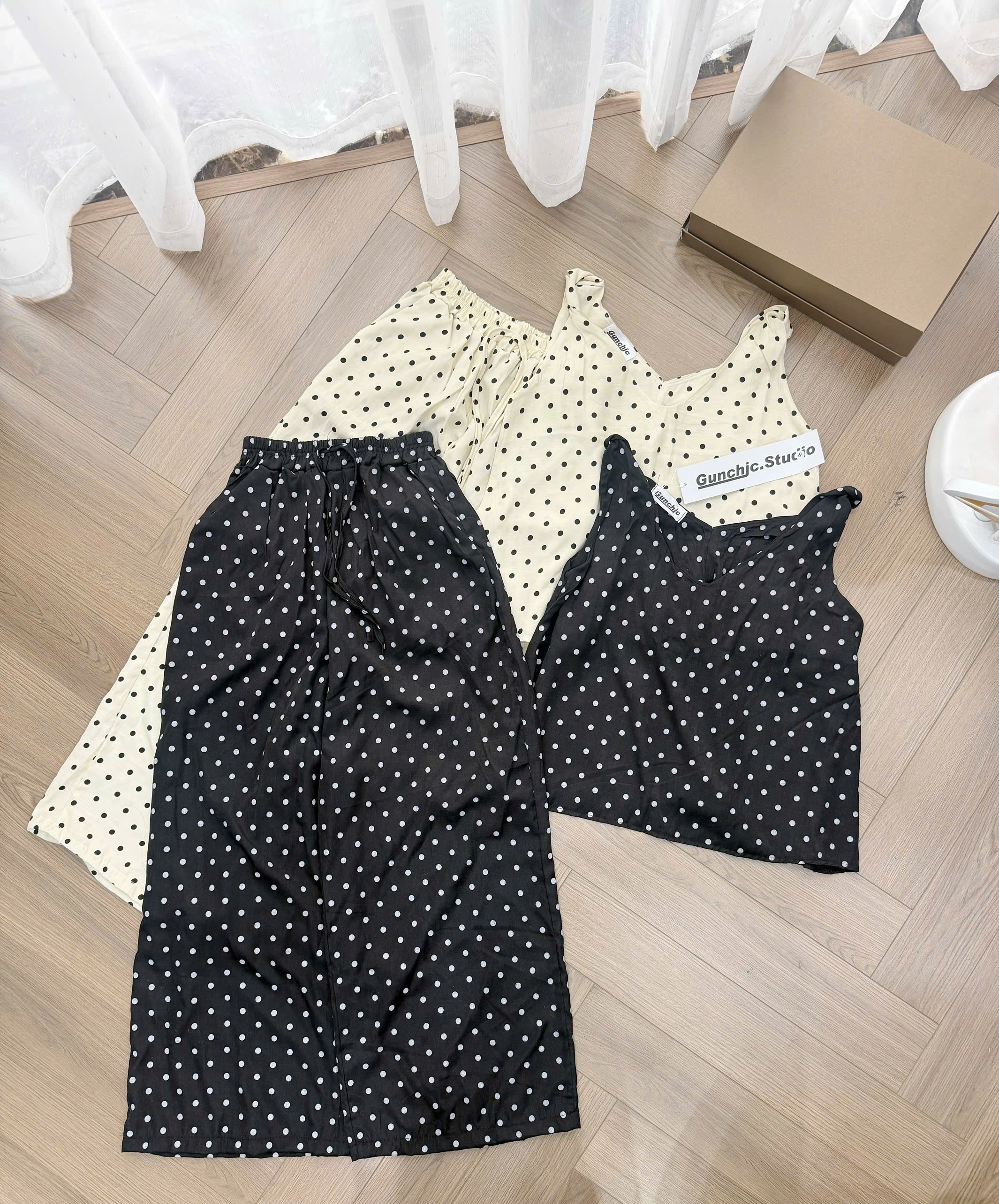 XẢ A366 - SET BỘ NỮ 2 DÂY CHẤM BI KEM ĐEN