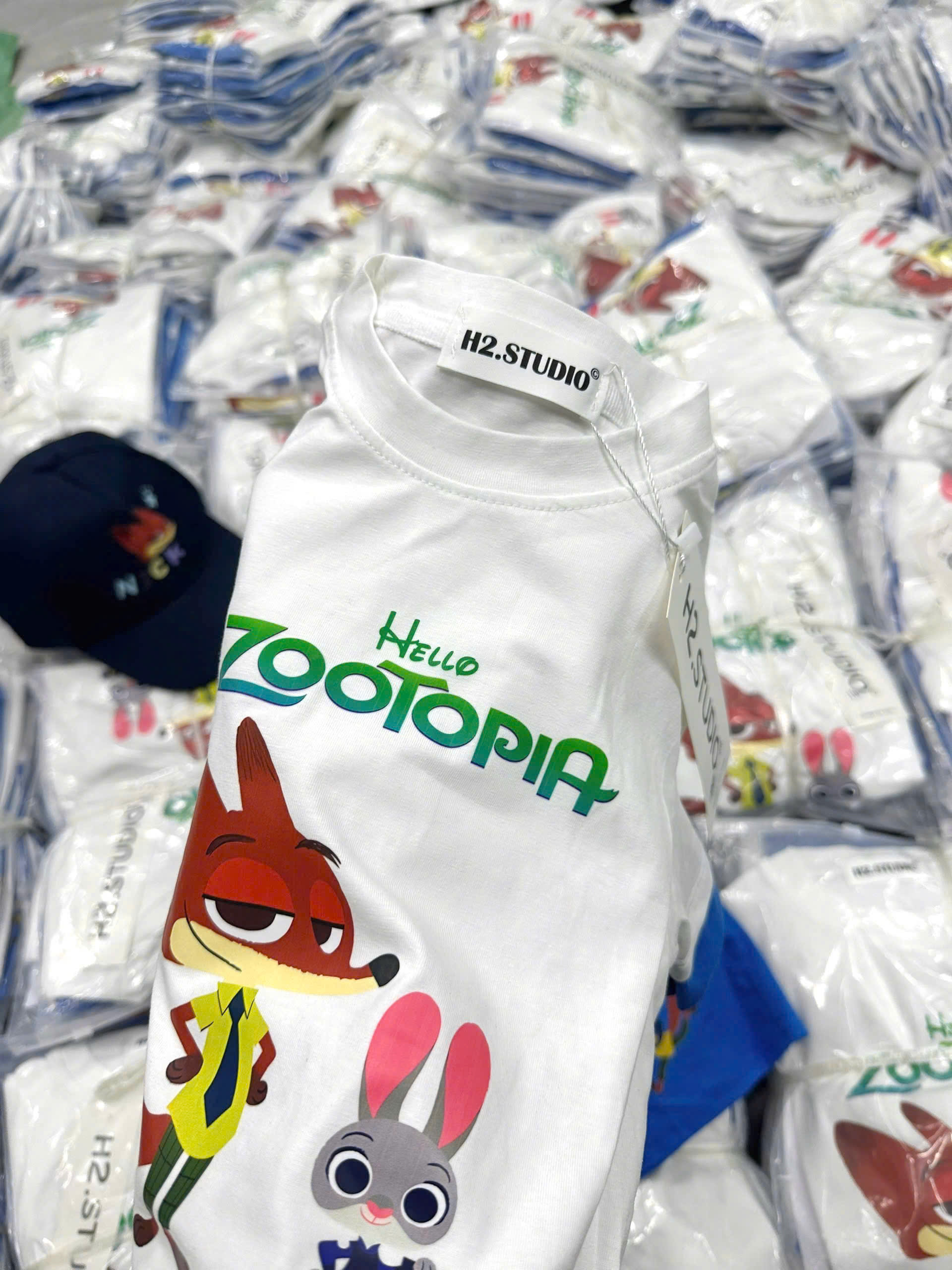XẢ A373 - SET BỘ CÁO ZOOTOPIA THAN PHỐI TRẮNG KÈM MŨ