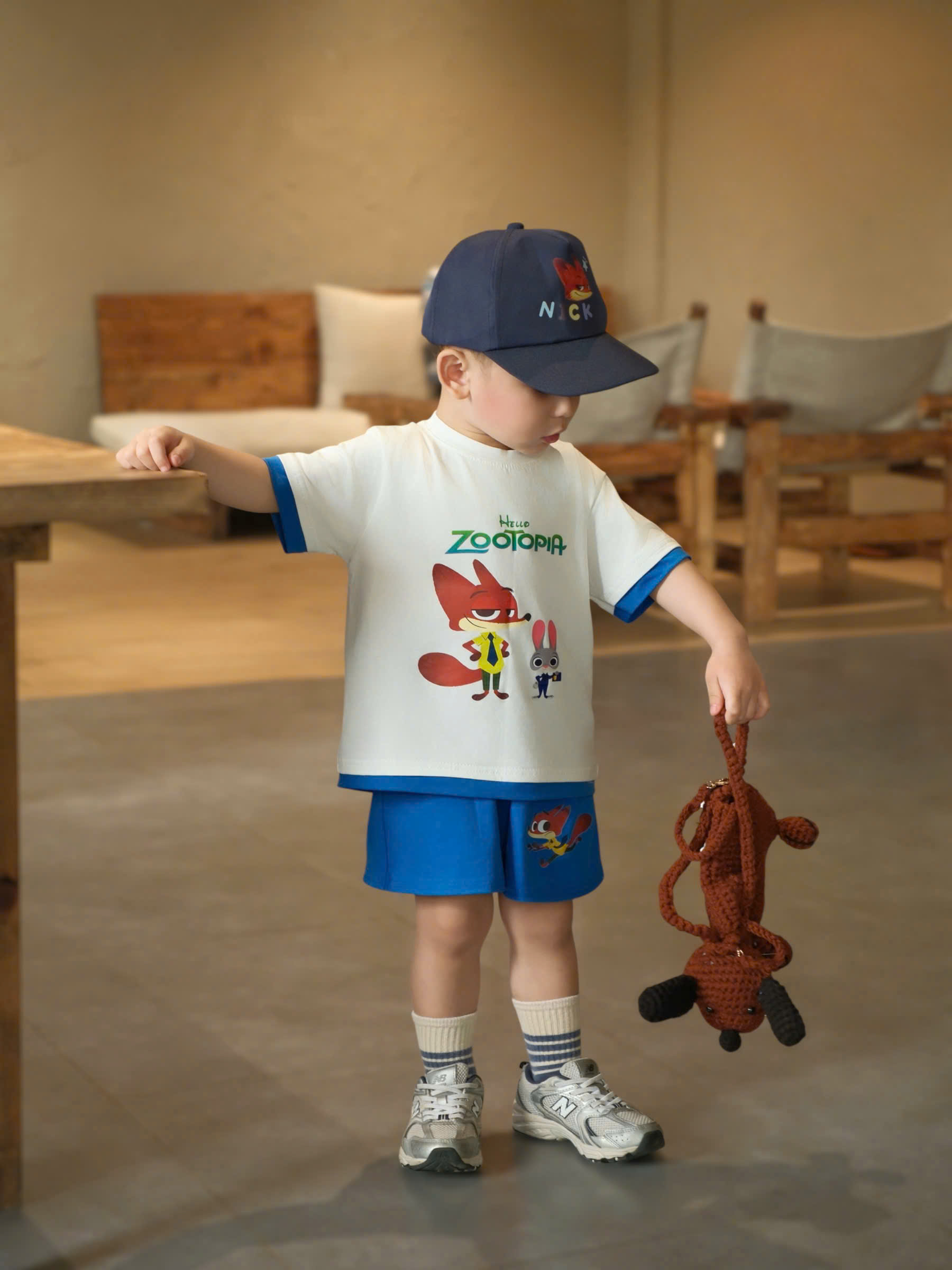 XẢ A373 - SET BỘ CÁO ZOOTOPIA THAN PHỐI TRẮNG KÈM MŨ
