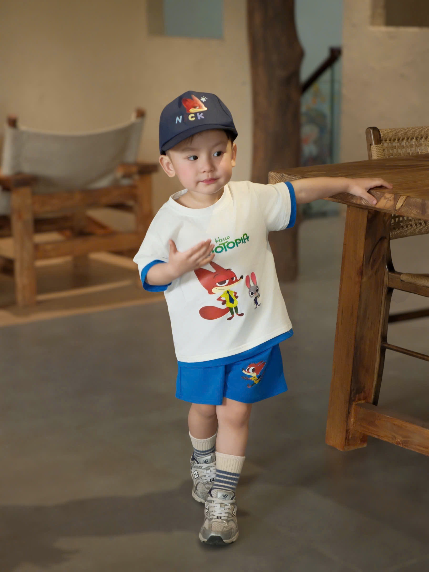 XẢ A373 - SET BỘ CÁO ZOOTOPIA THAN PHỐI TRẮNG KÈM MŨ