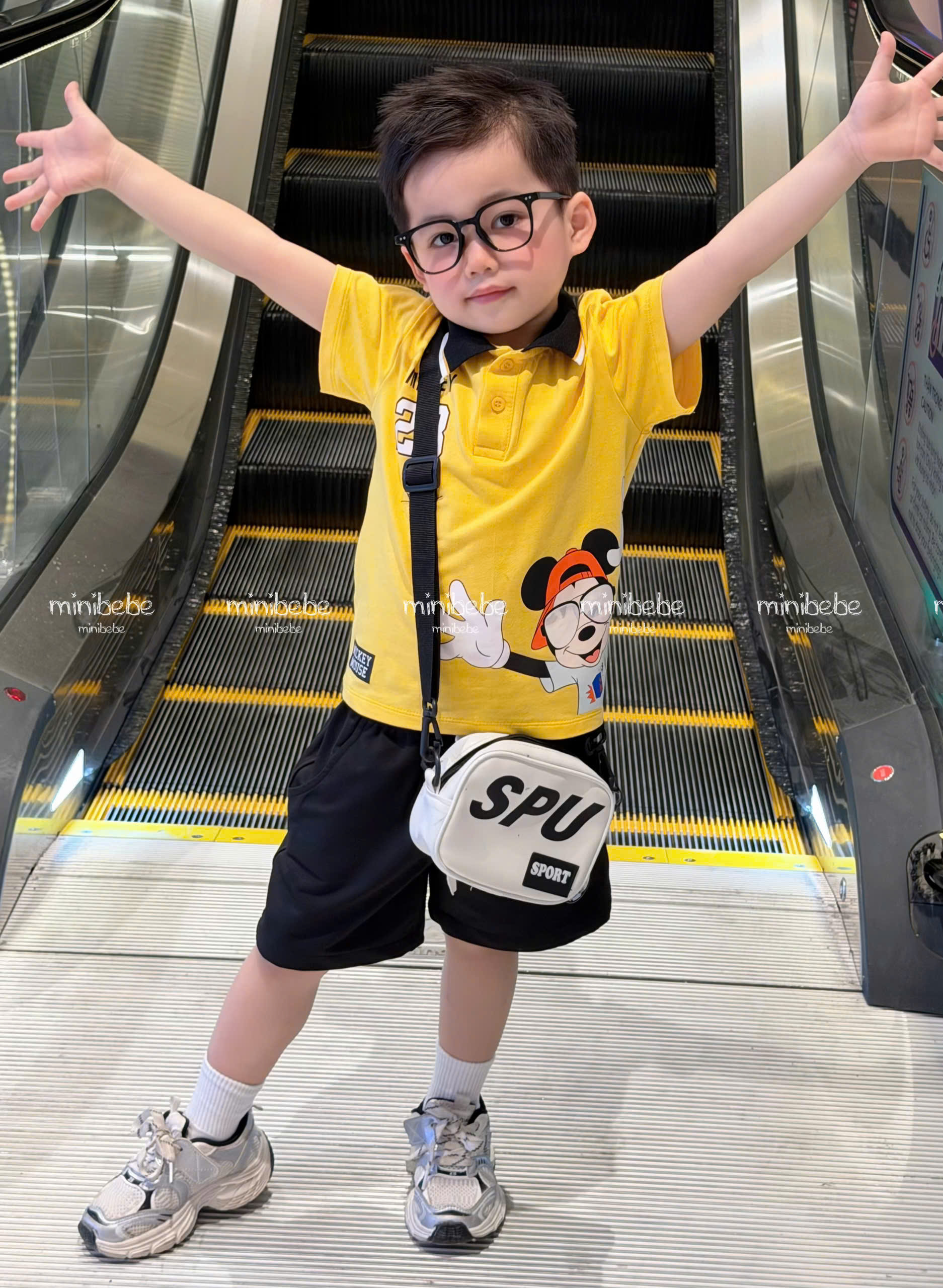 XẢ A379 - SET ÁO CỔ TRỤ MICKY SỐ 28 VÀNG MIX QUẦN DA CÁ