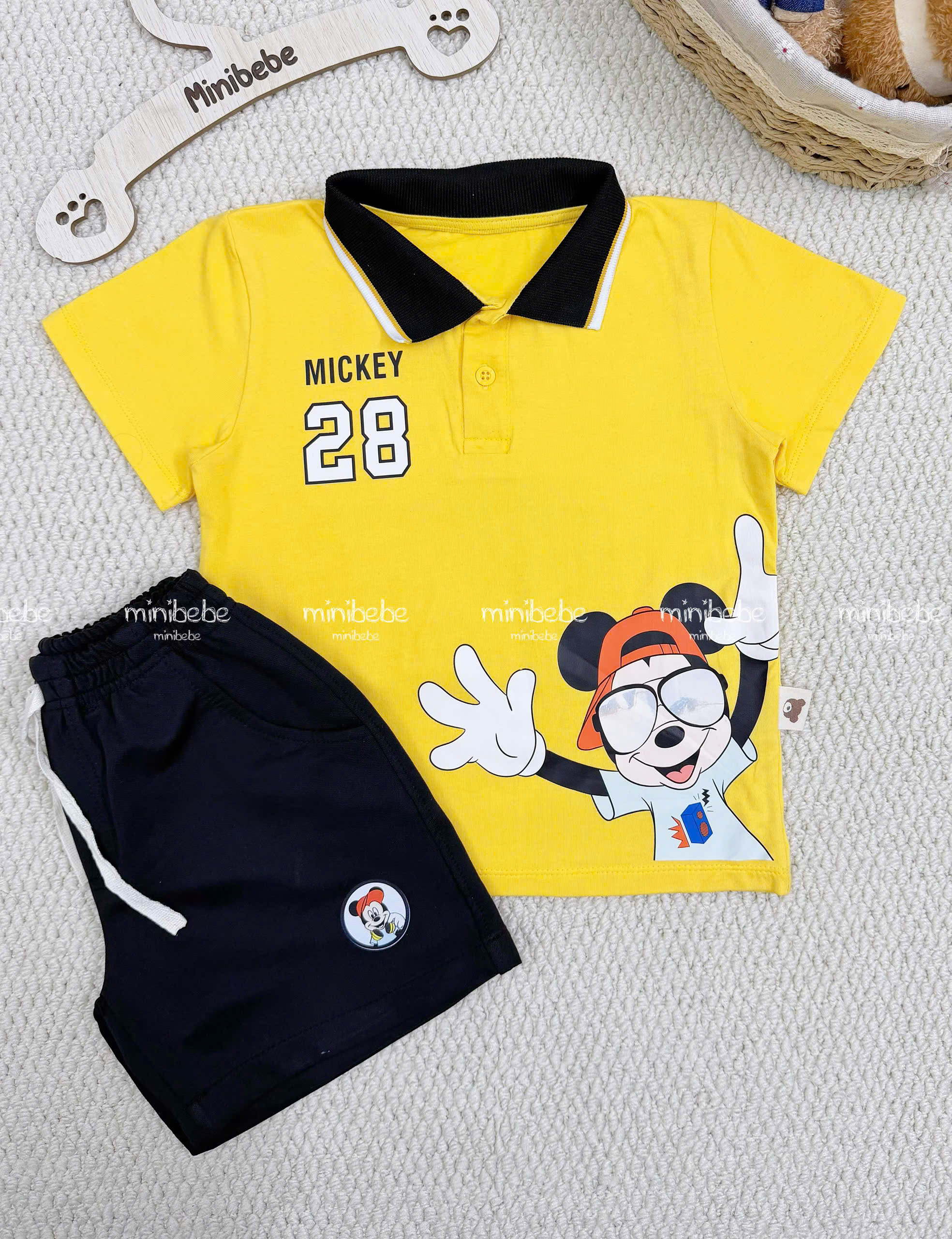 XẢ A379 - SET ÁO CỔ TRỤ MICKY SỐ 28 VÀNG MIX QUẦN DA CÁ
