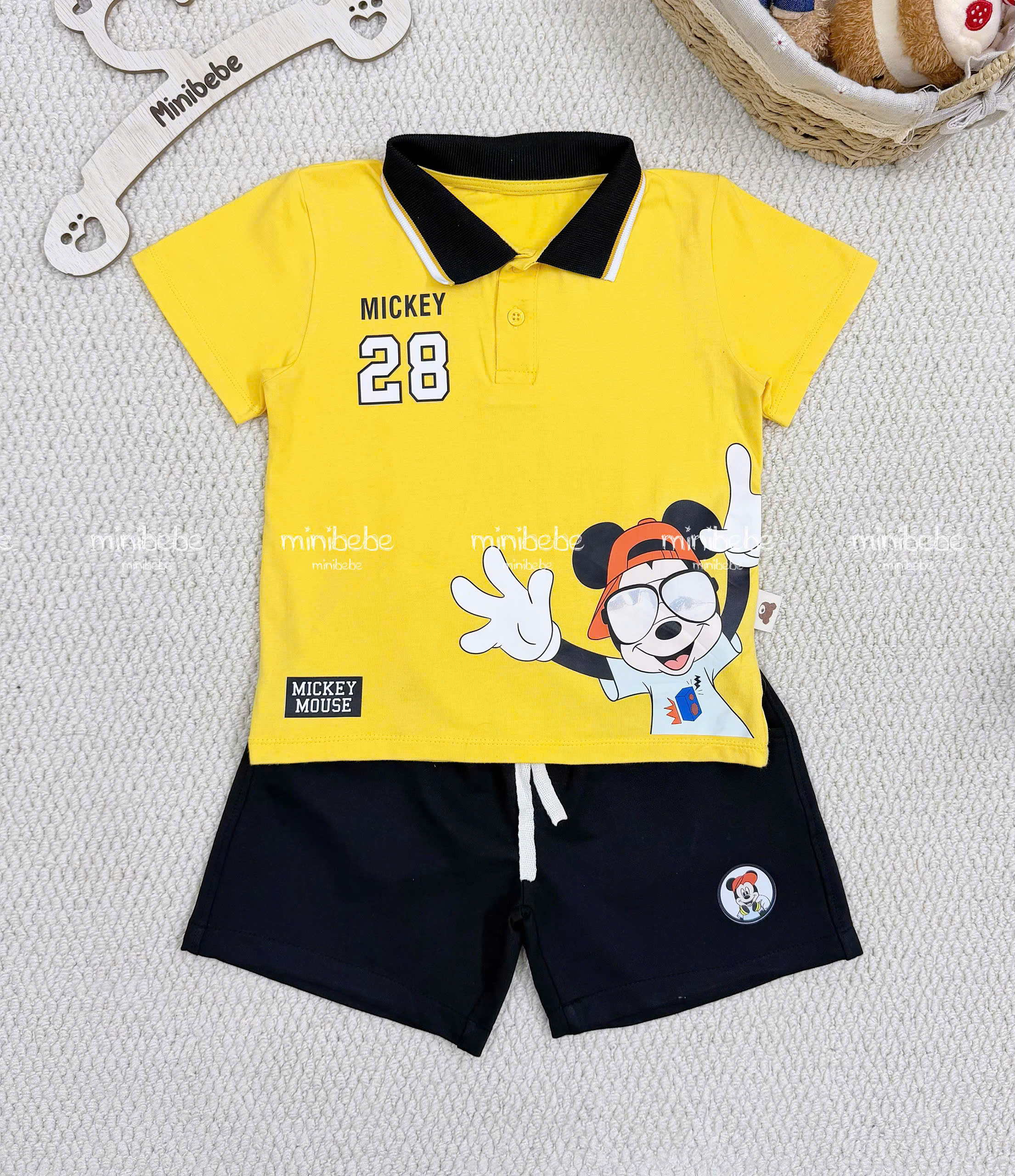 XẢ A379 - SET ÁO CỔ TRỤ MICKY SỐ 28 VÀNG MIX QUẦN DA CÁ