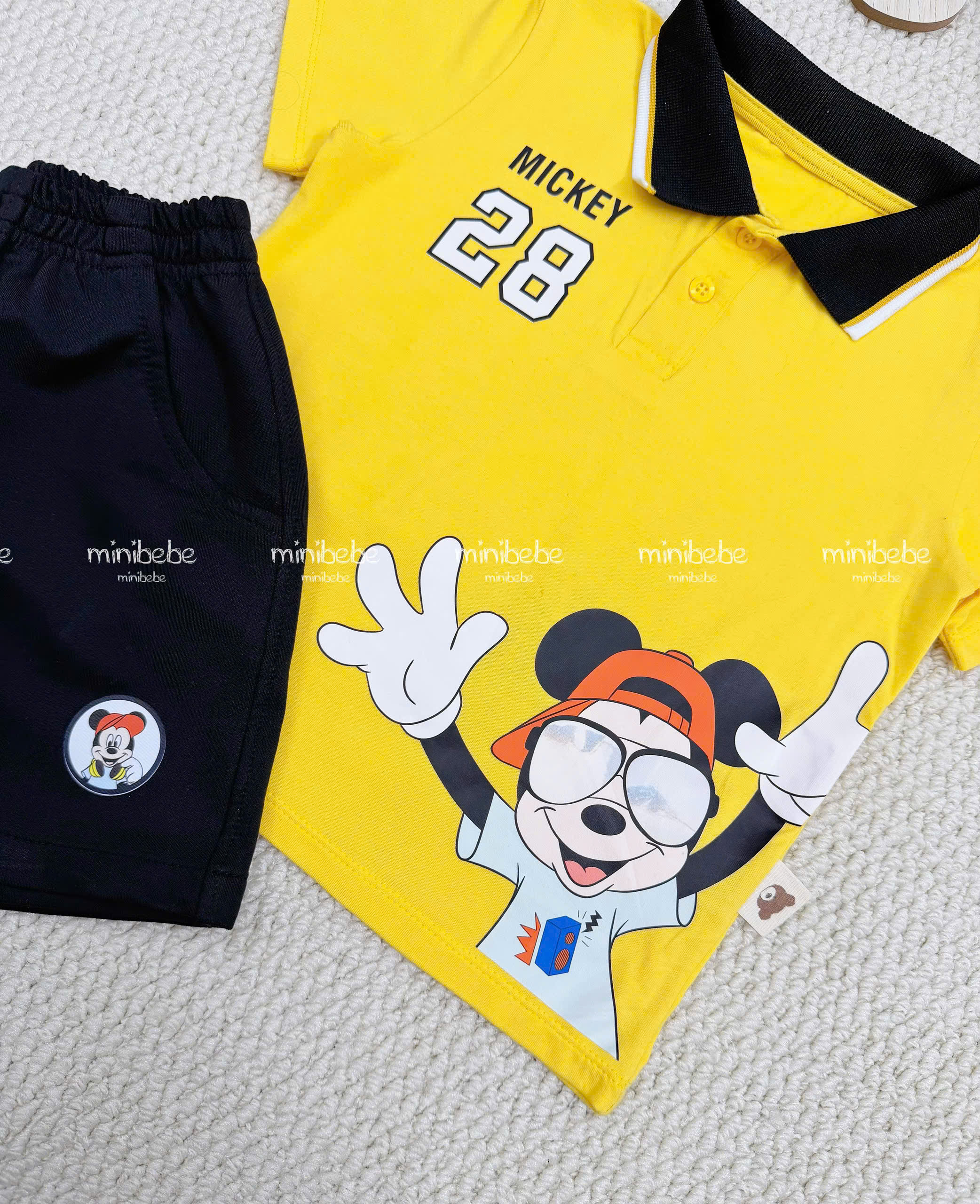 XẢ A379 - SET ÁO CỔ TRỤ MICKY SỐ 28 VÀNG MIX QUẦN DA CÁ