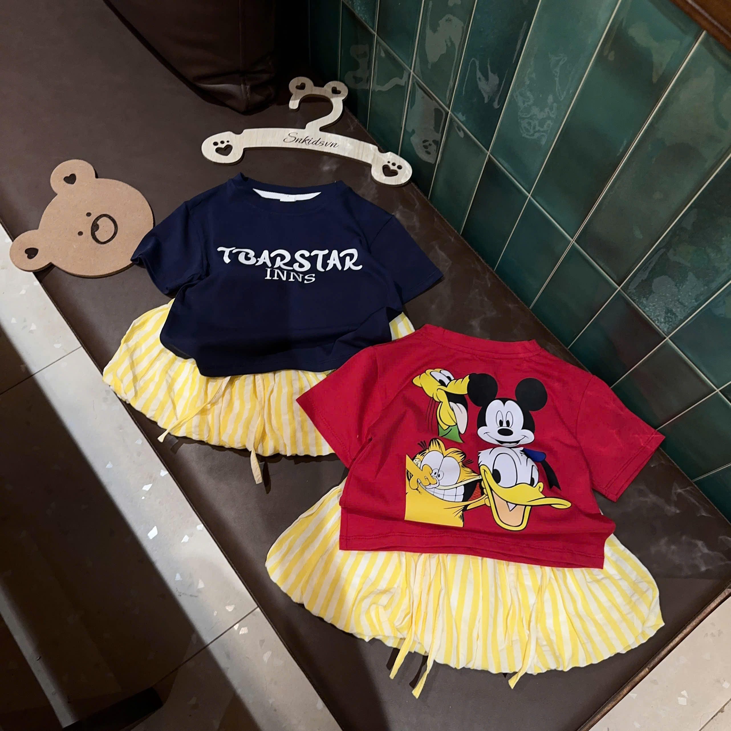 XẢ A392 - SET CHÂN VÁY ĐŨI BÍ VÀNG PHỐI ÁO MICKEY