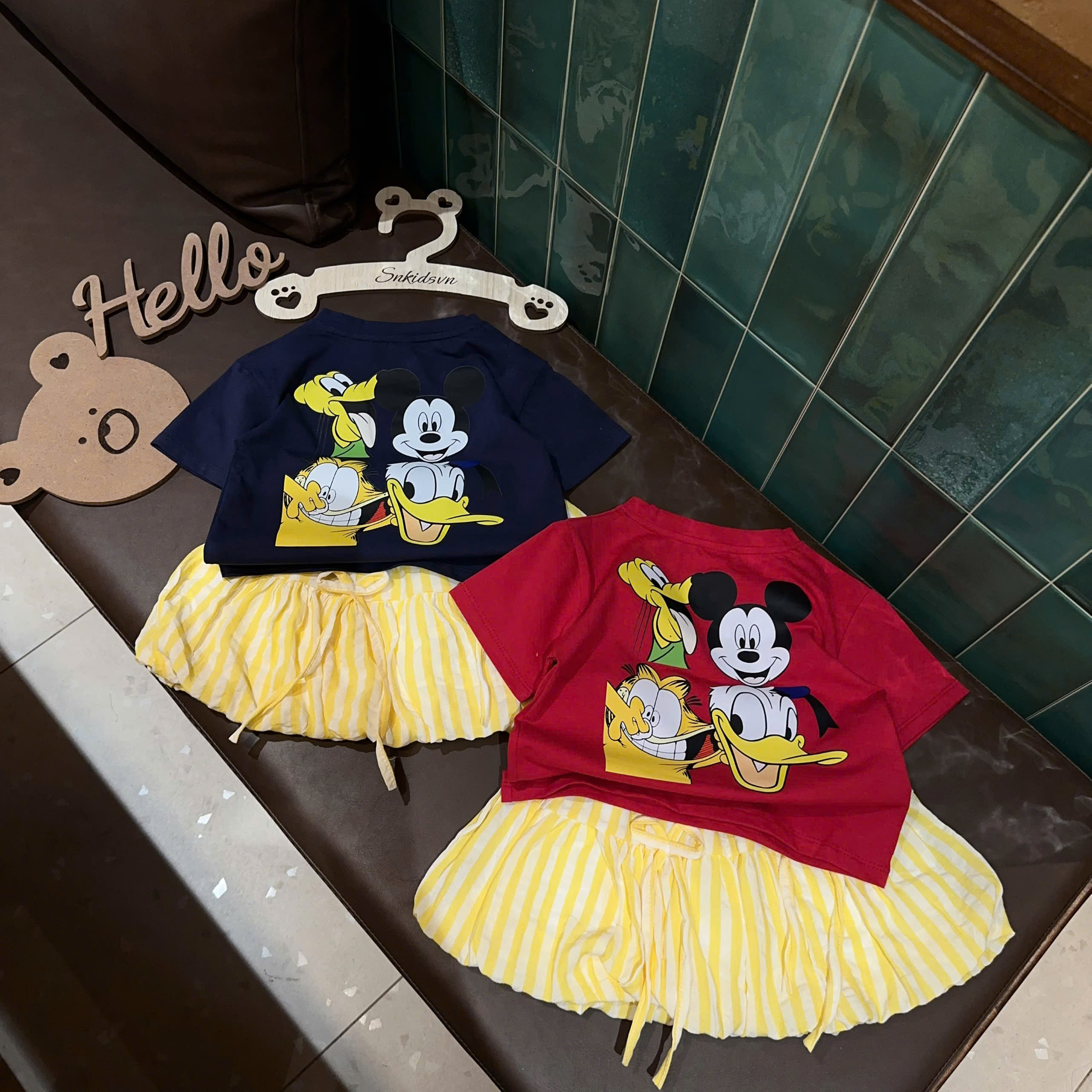 XẢ A392 - SET CHÂN VÁY ĐŨI BÍ VÀNG PHỐI ÁO MICKEY