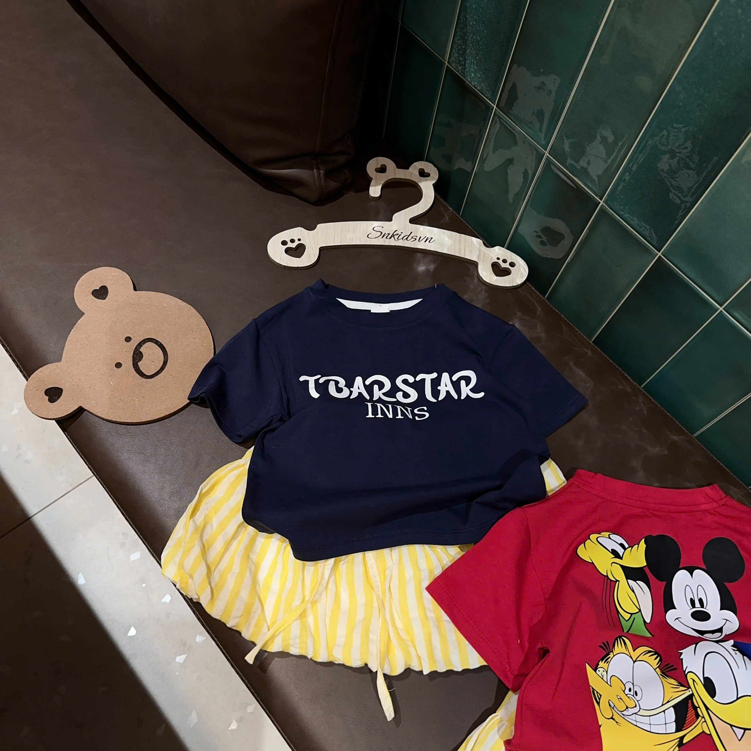 XẢ A392 - SET CHÂN VÁY ĐŨI BÍ VÀNG PHỐI ÁO MICKEY