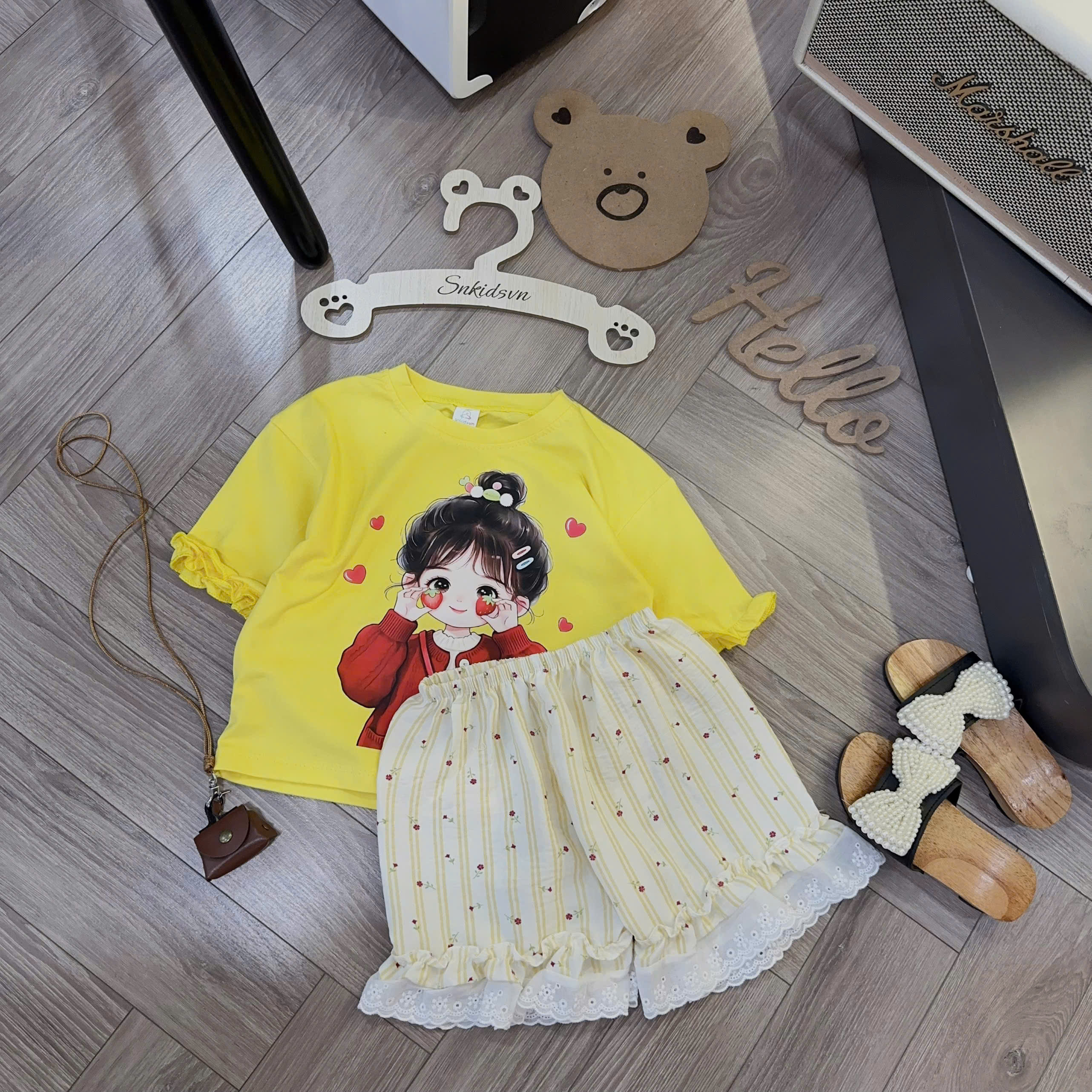 XẢ A405 - SET BÉ GÁI DÂU TÂY VIỀN TAY BÈO QUẦN REN HOA NHÍ