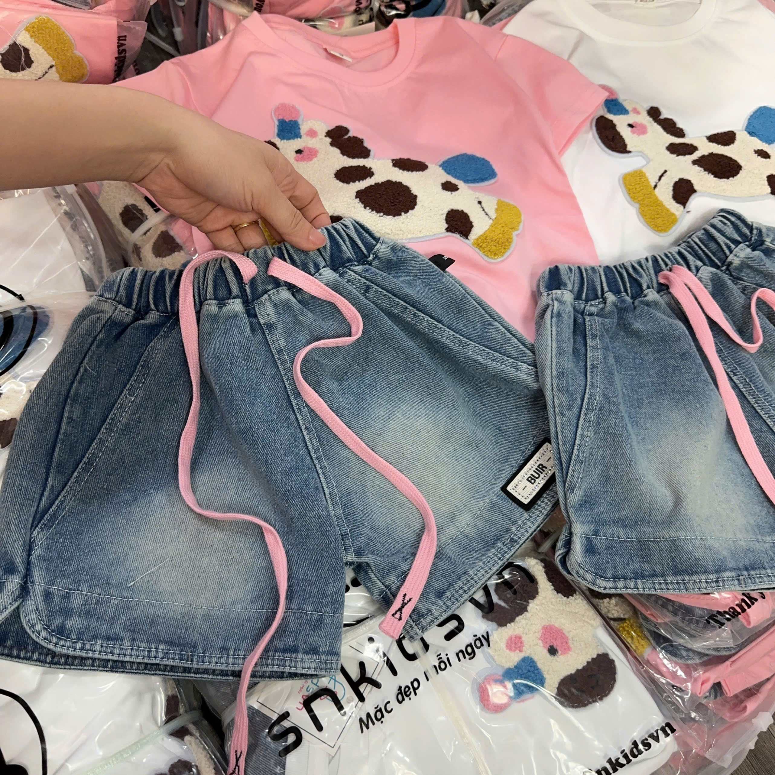 XẢ A483 - SET BỘ NGỰA XÙ QUẦN SHORT BÒ
