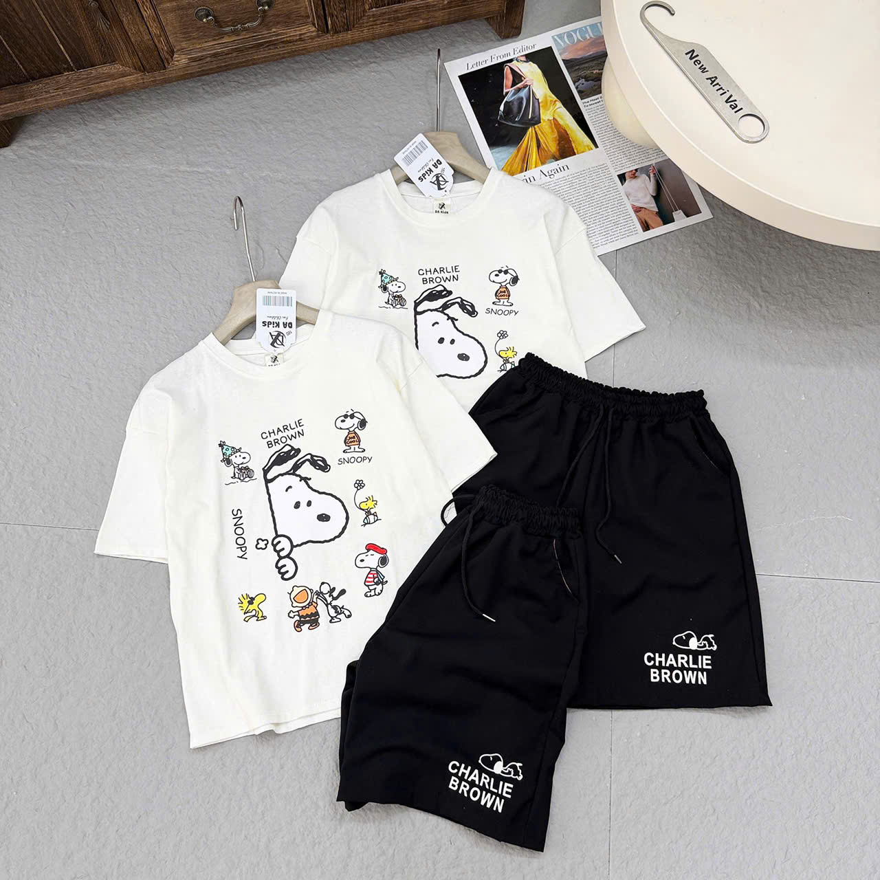 XẢ A493 - SET ÁO PHÔNG TRẮNG SNOOPY QUẦN ĐEN SIZE NHỠ