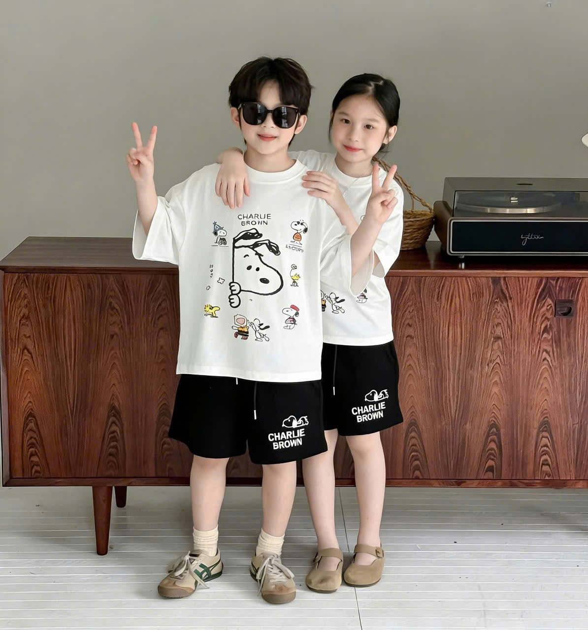 XẢ A493 - SET ÁO PHÔNG TRẮNG SNOOPY QUẦN ĐEN SIZE NHỠ