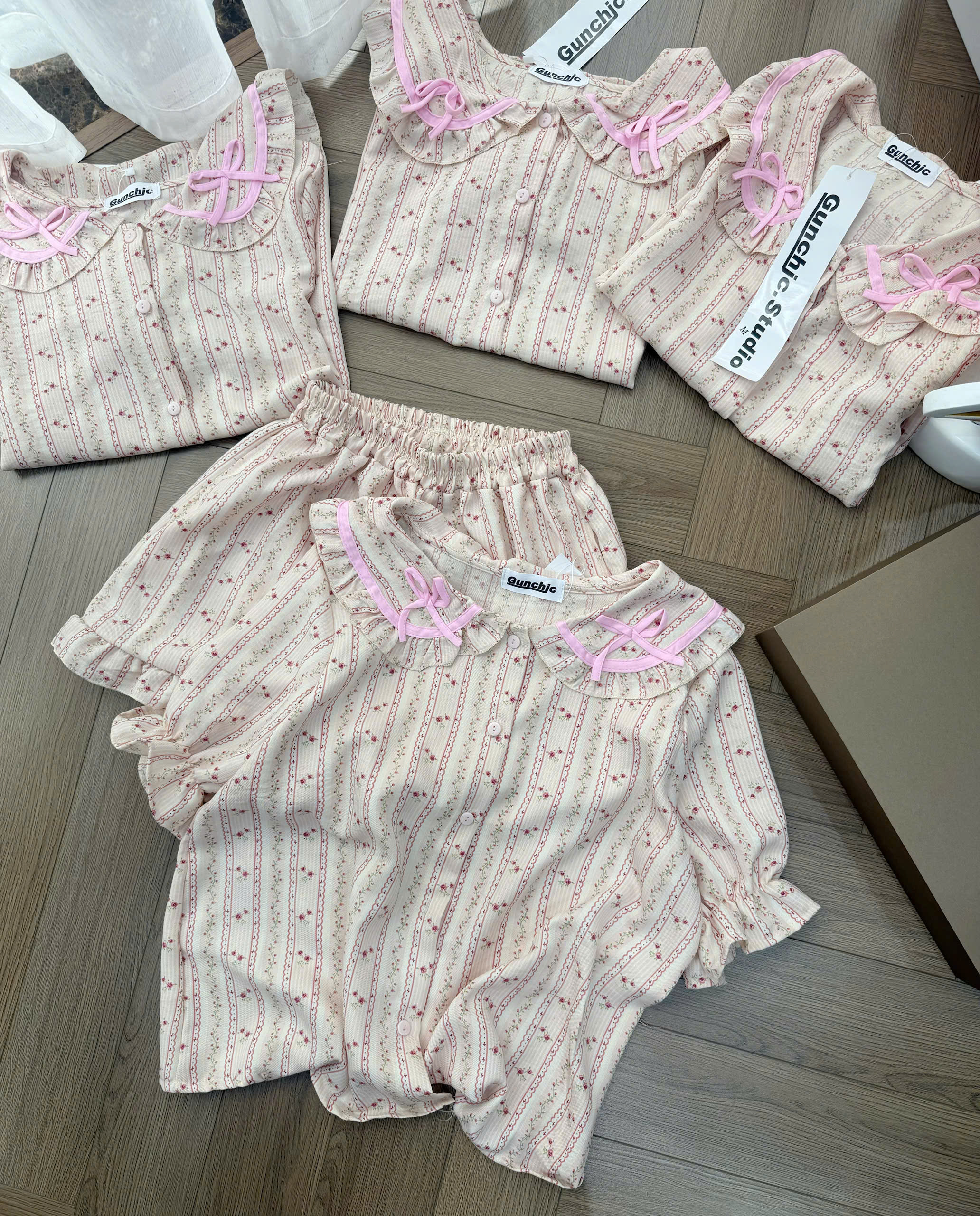 XẢ A496 - SET PIJAMA NGẮN CỔ SEN HOA HỒNG NHÍ