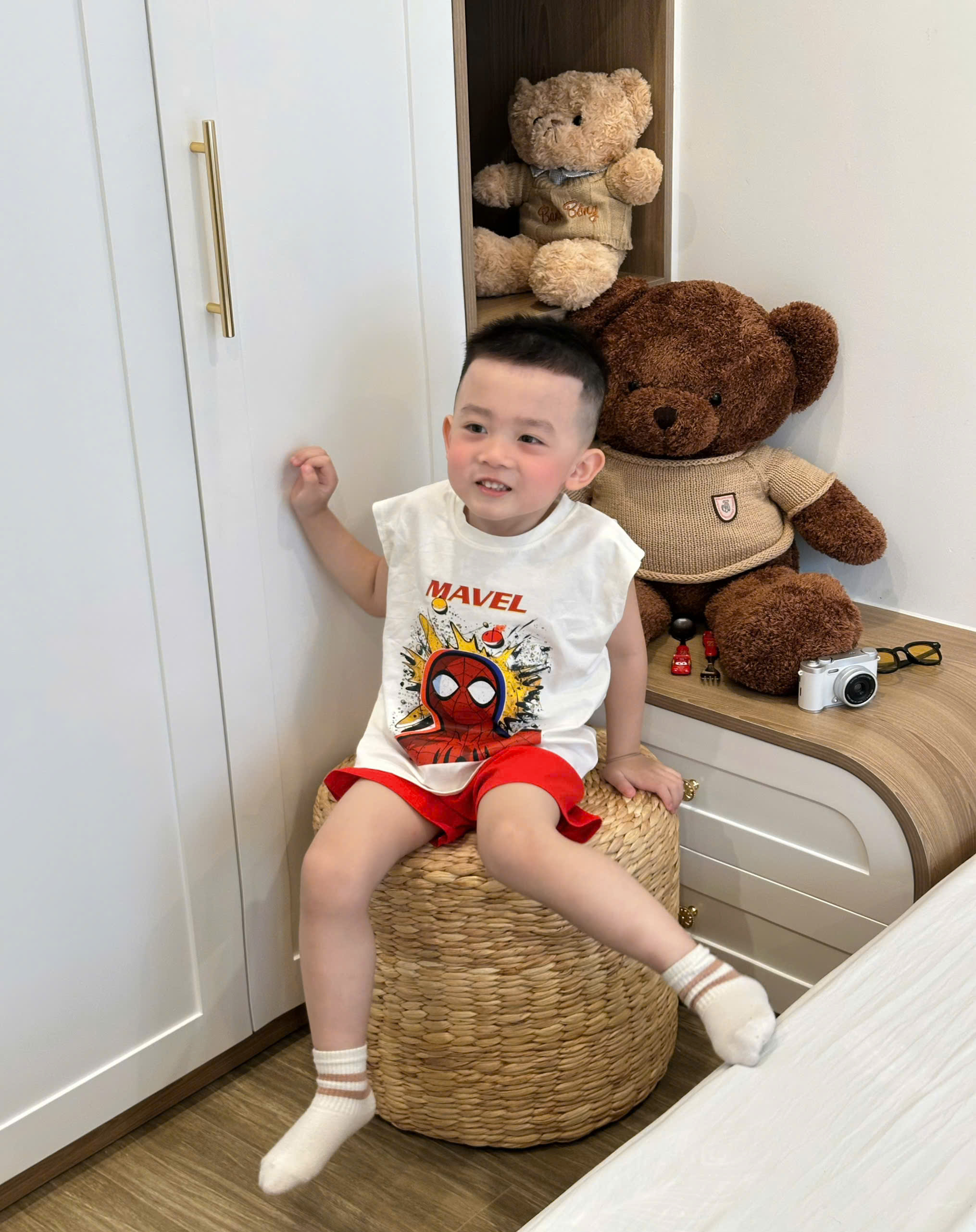 XẢ A500 - SET 2 BỘ NHỆN MARVEL TRẮNG QUẦN ĐỎ VÀNG