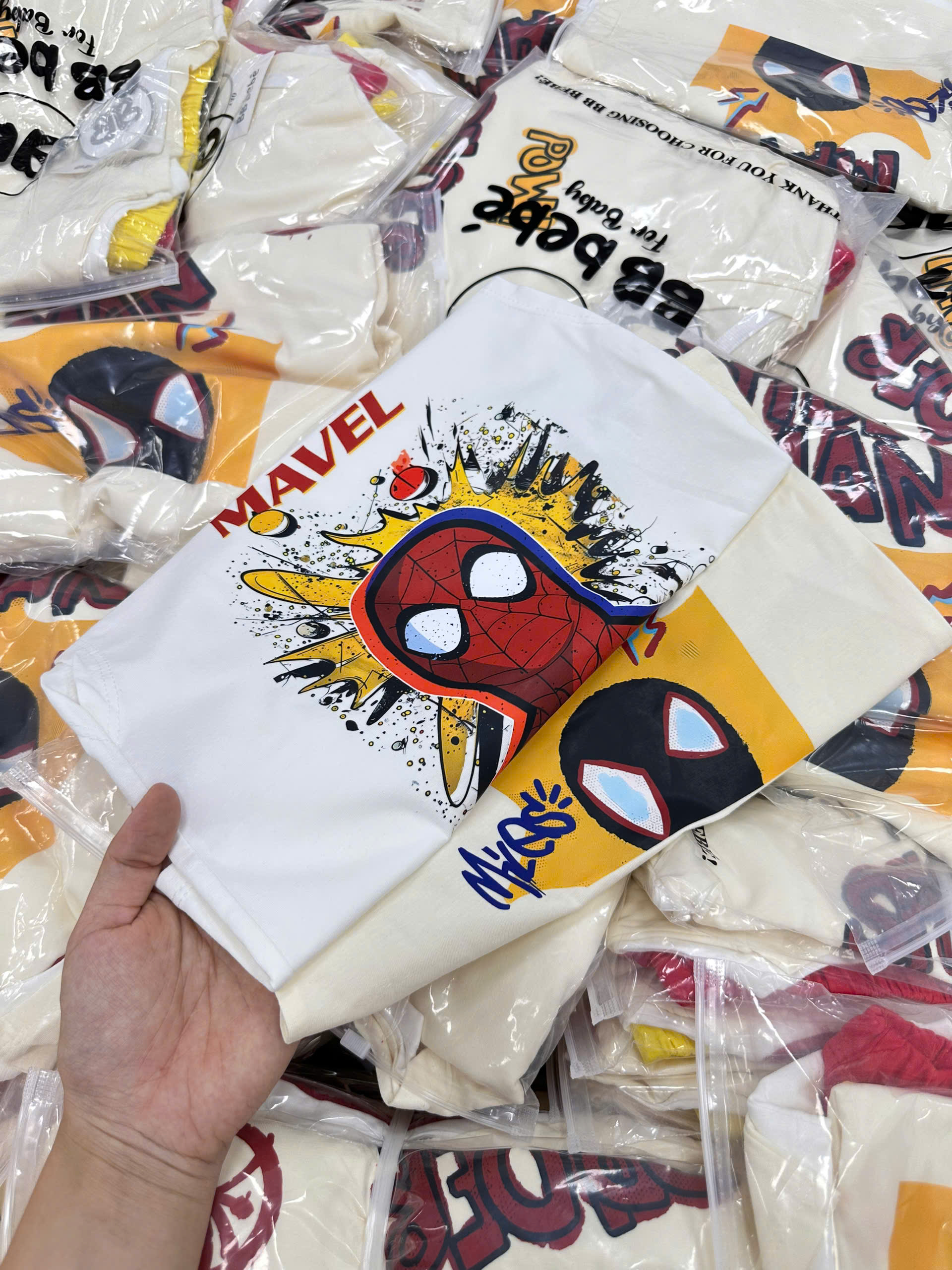 XẢ A500 - SET 2 BỘ NHỆN MARVEL TRẮNG QUẦN ĐỎ VÀNG
