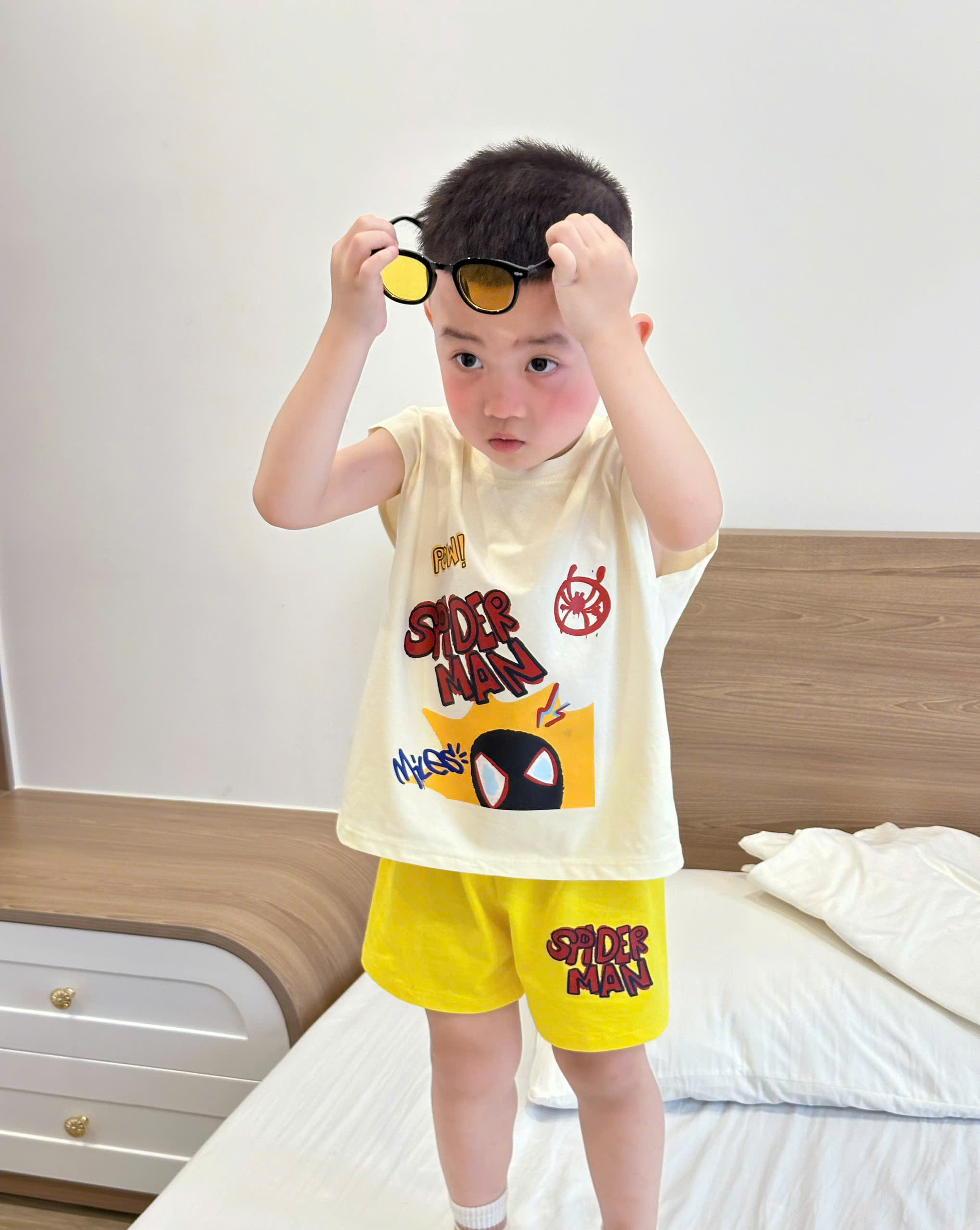 XẢ A500 - SET 2 BỘ NHỆN MARVEL TRẮNG QUẦN ĐỎ VÀNG