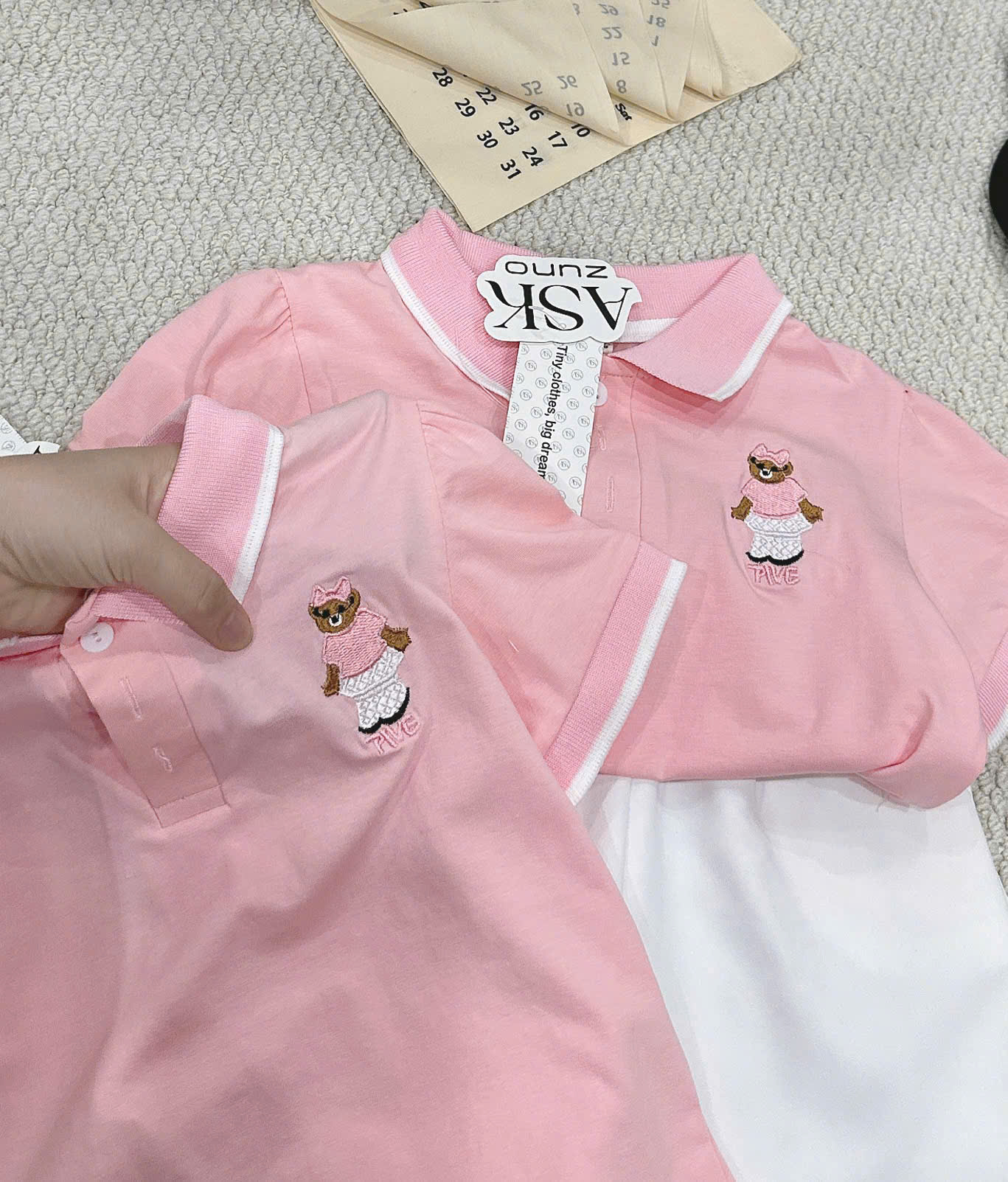 XẢ A532 - SET ÁO POLO HỒNG GẤU QUẦN TRẮNG