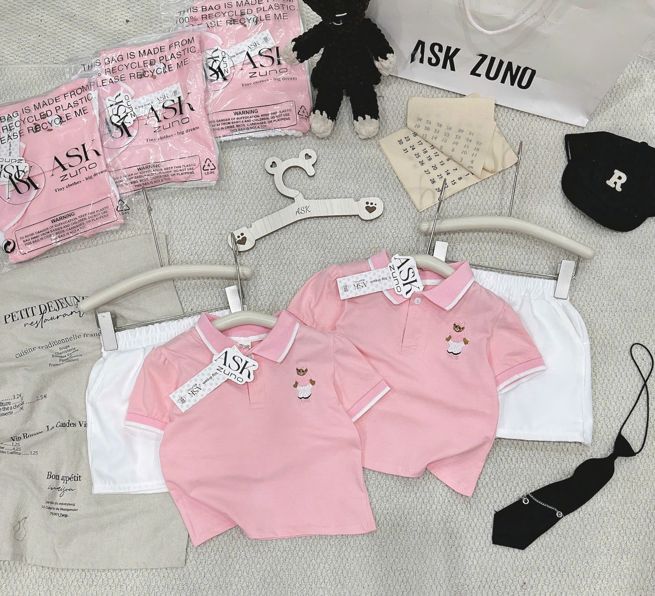 XẢ A532 - SET ÁO POLO HỒNG GẤU QUẦN TRẮNG