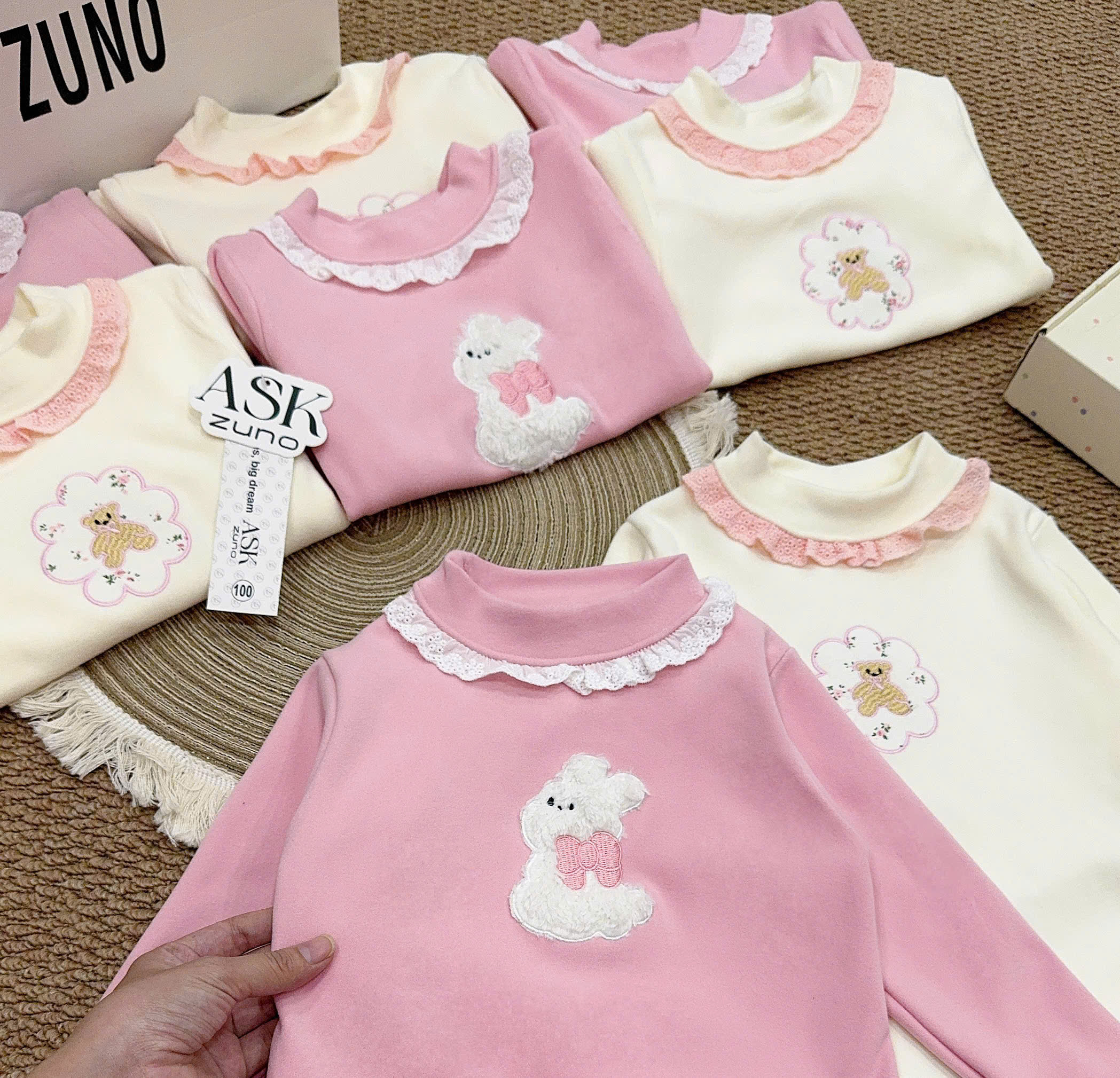 A555 - SET 2 ÁO ZIP LÔNG THÊU GẤU THỎ HỒNG KEM