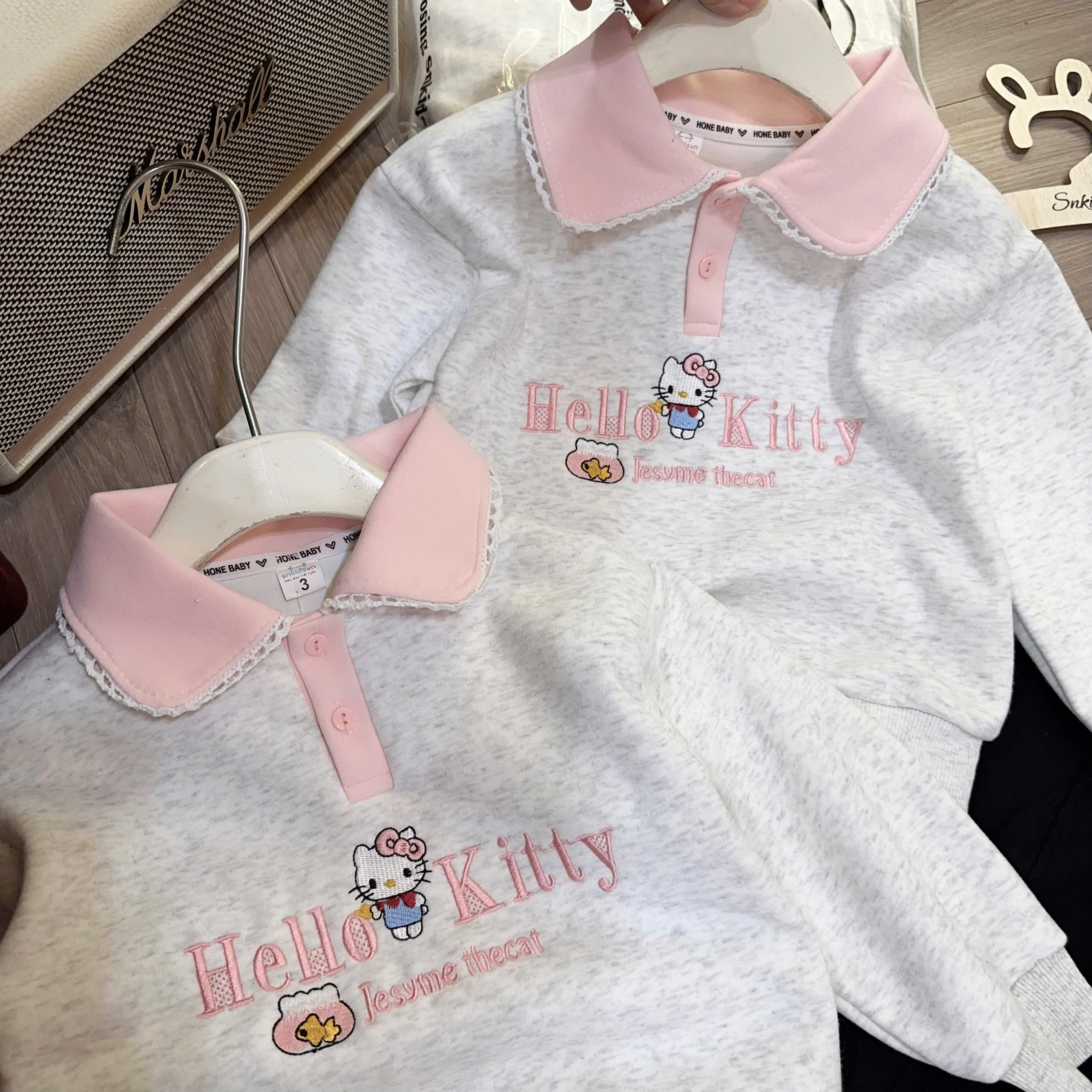 A634 - BỘ NỈ CỔ SEN HELOKITTY