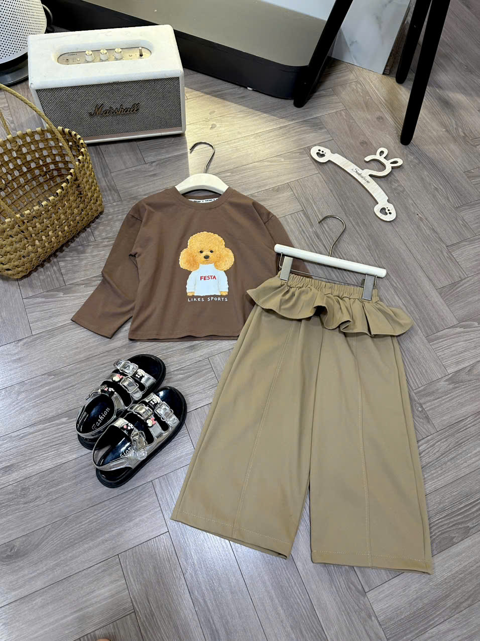 A927 - SET ÁO GẤU NÂU QUẦN KAKI BÈO