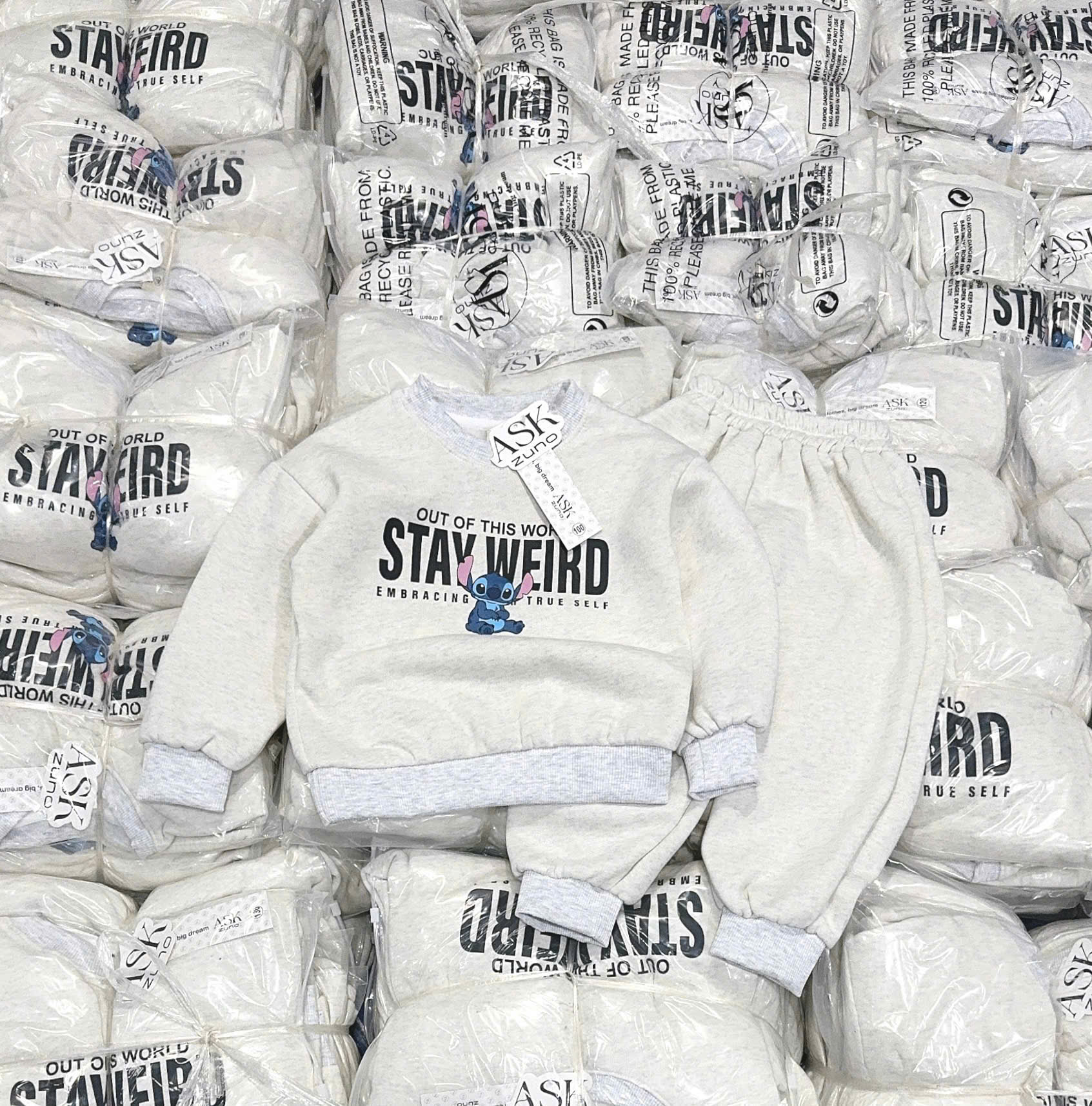 A937 - BỘ NỈ STAY WEIRD CHO BÉ