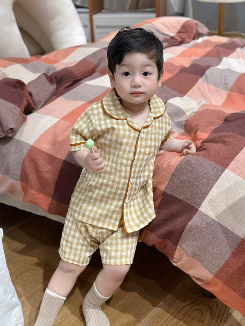 XẢ B113 - SET 2 BỘ PIJAMA ĐŨI KẺ VÀNG NÂU